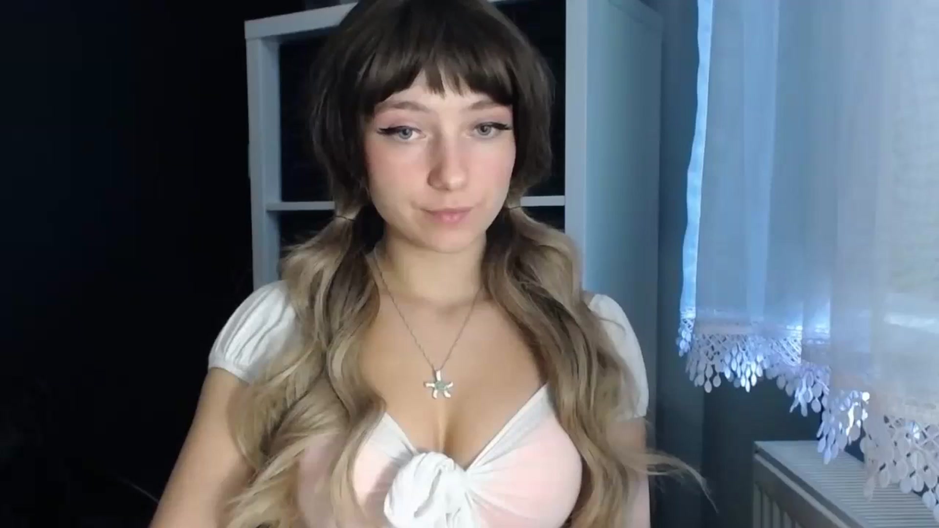 Gallery image thumbnail from LuciaAmazing's myfreecams stream on, 11/24/2023, 09:01 image 17 of 20