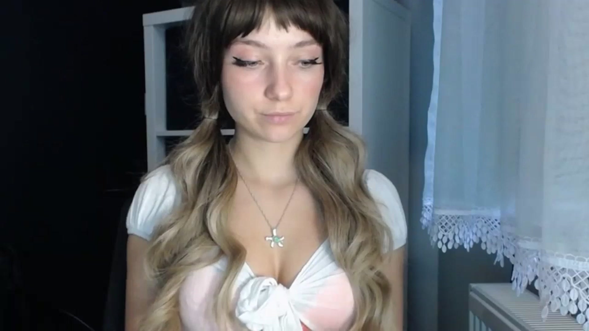 Gallery image thumbnail from LuciaAmazing's myfreecams stream on, 11/24/2023, 11:53 image 9 of 20