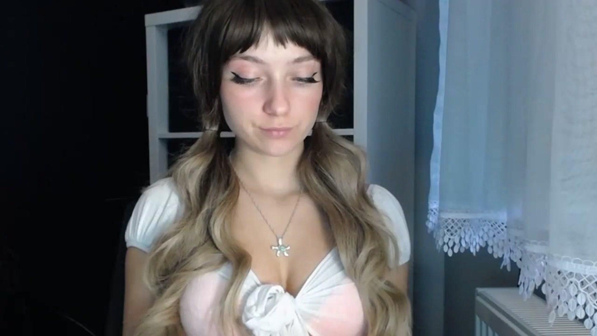 Gallery image thumbnail from LuciaAmazing's myfreecams stream on, 11/24/2023, 11:53 image 10 of 20