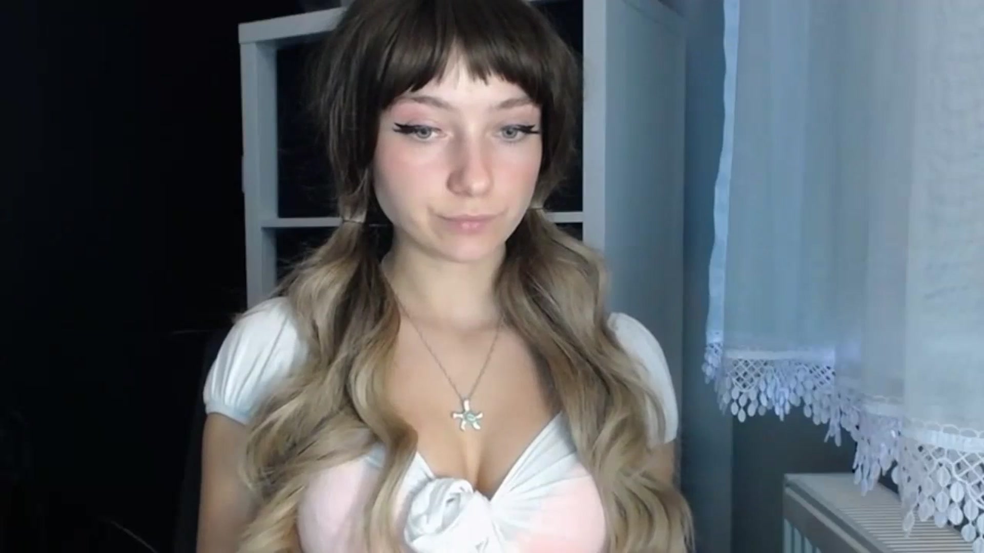 Gallery image thumbnail from LuciaAmazing's myfreecams stream on, 11/24/2023, 11:53 image 11 of 20