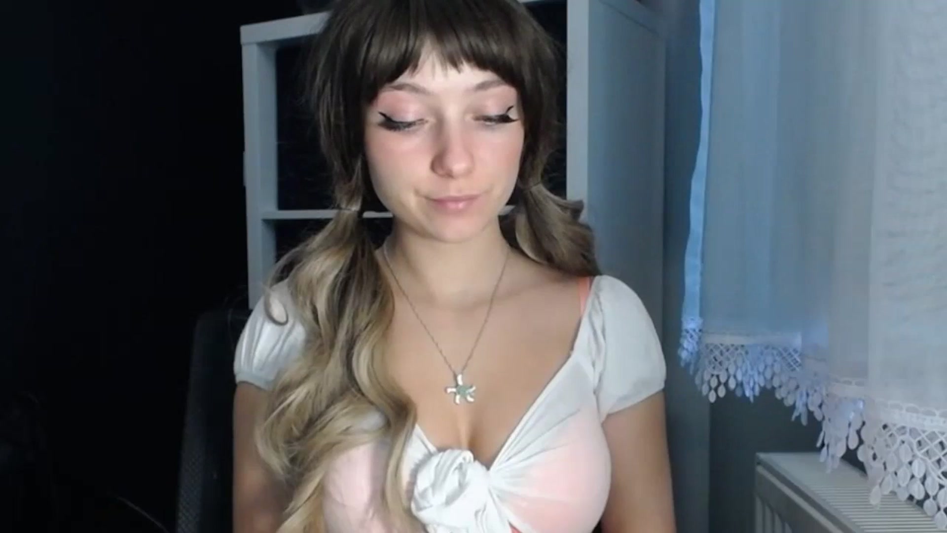 Gallery image thumbnail from LuciaAmazing's myfreecams stream on, 11/24/2023, 11:53 image 16 of 20