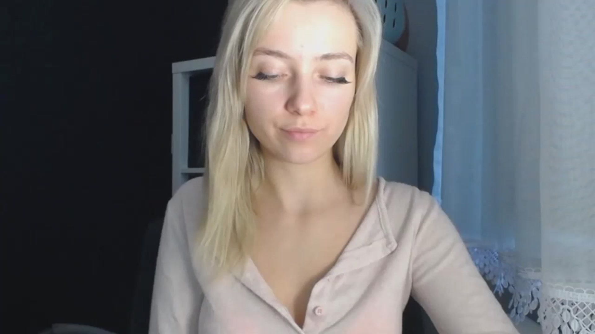 Gallery image thumbnail from LuciaAmazing's myfreecams stream on, 11/25/2023, 11:01 image 10 of 20