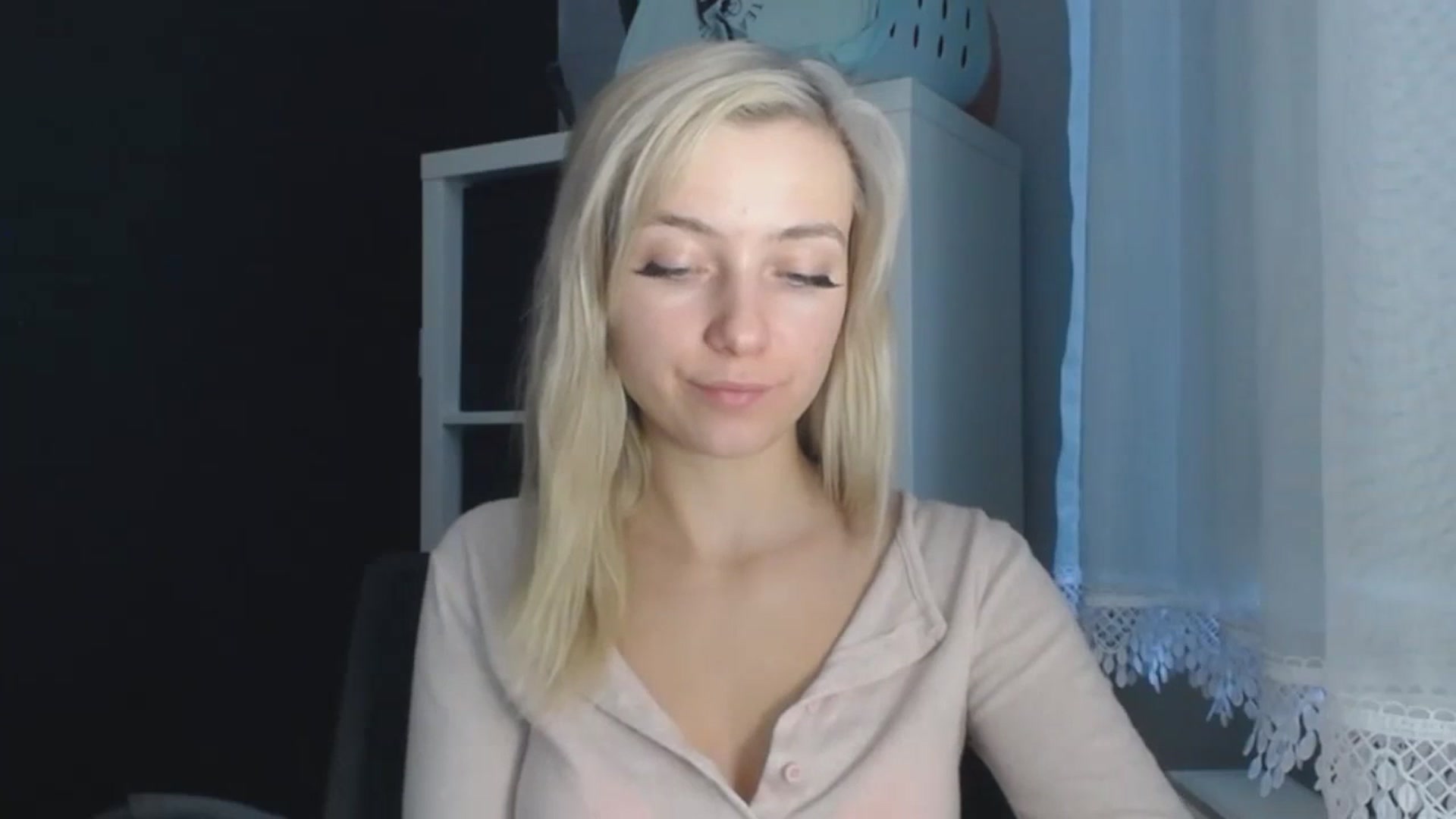 Gallery image thumbnail from LuciaAmazing's myfreecams stream on, 11/25/2023, 11:01 image 5 of 20