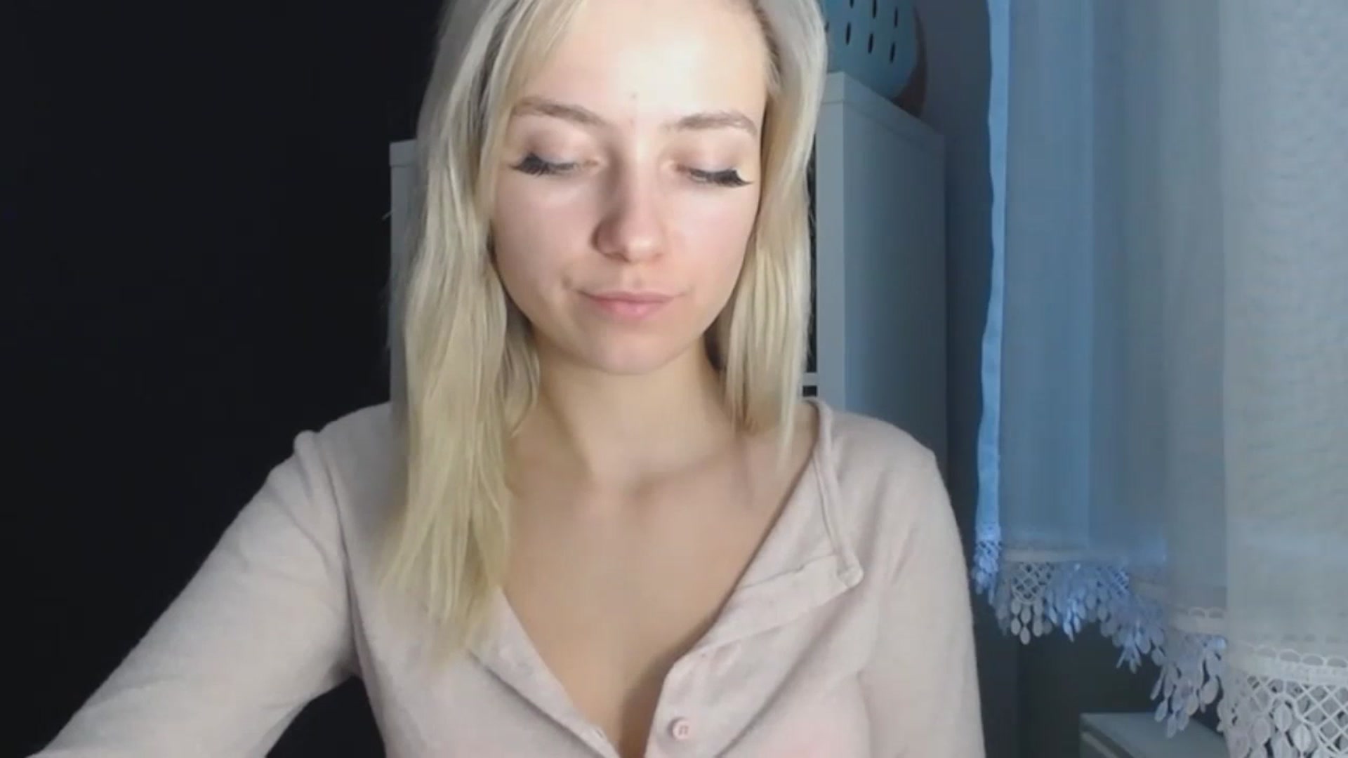Gallery image thumbnail from LuciaAmazing's myfreecams stream on, 11/25/2023, 11:01 image 15 of 20