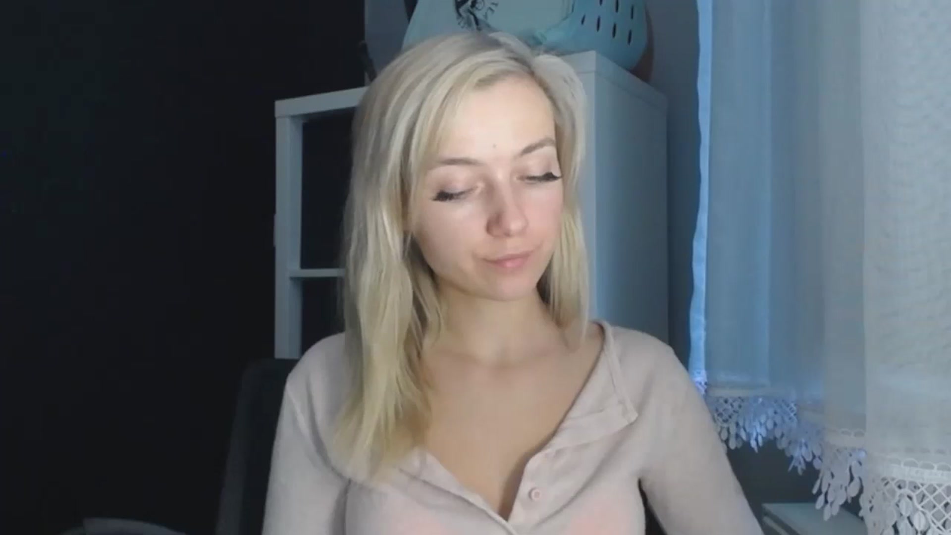 Gallery image thumbnail from LuciaAmazing's myfreecams stream on, 11/25/2023, 11:01 image 11 of 20