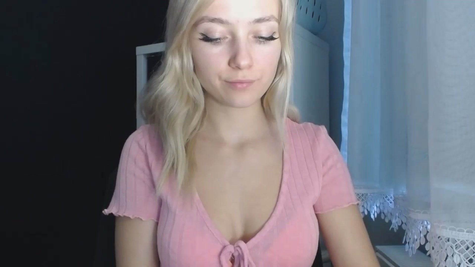 Gallery image thumbnail from LuciaAmazing's myfreecams stream on, 11/26/2023, 11:01 image 3 of 20
