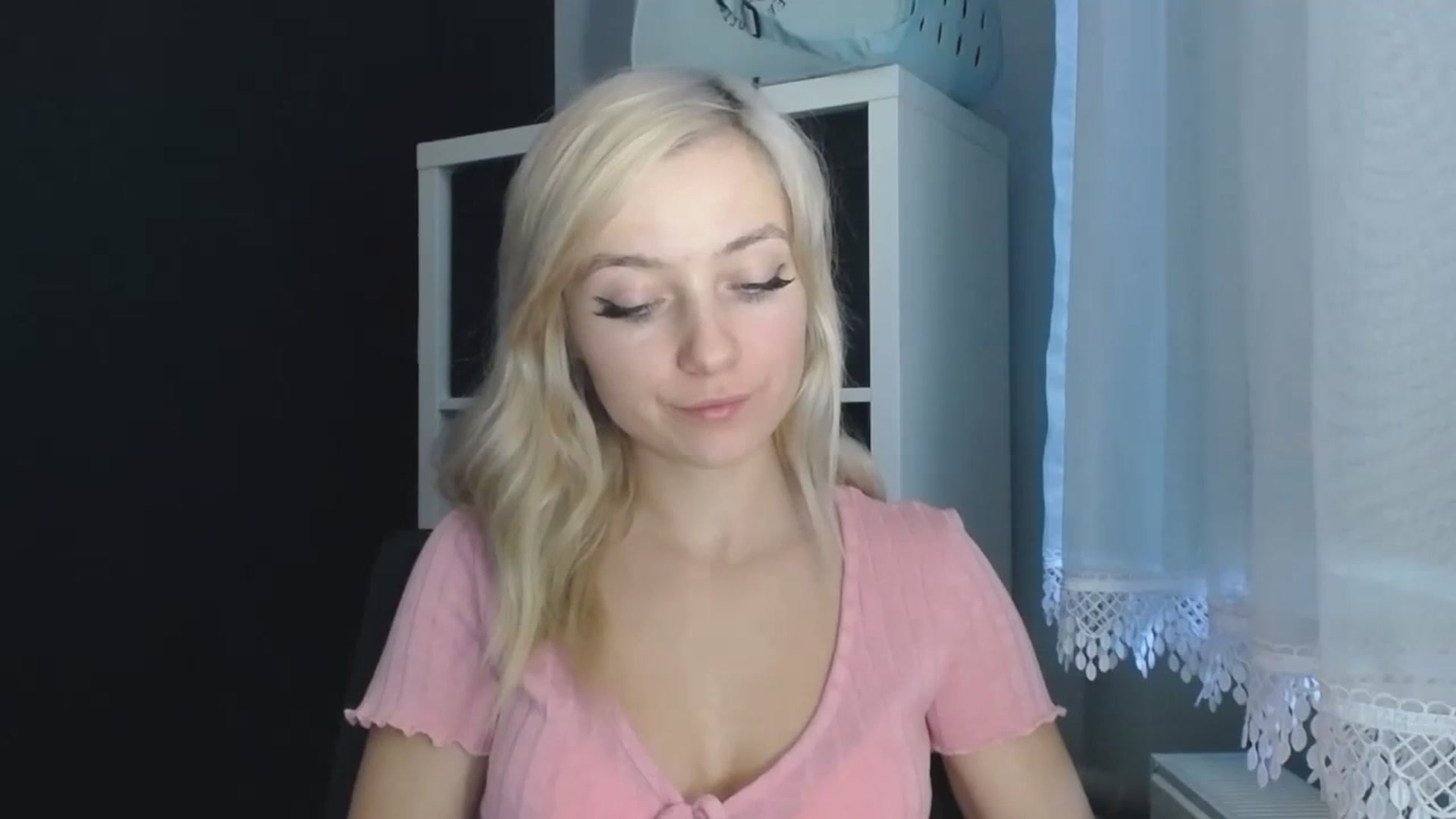 Gallery image thumbnail from LuciaAmazing's myfreecams stream on, 11/26/2023, 11:01 image 10 of 20