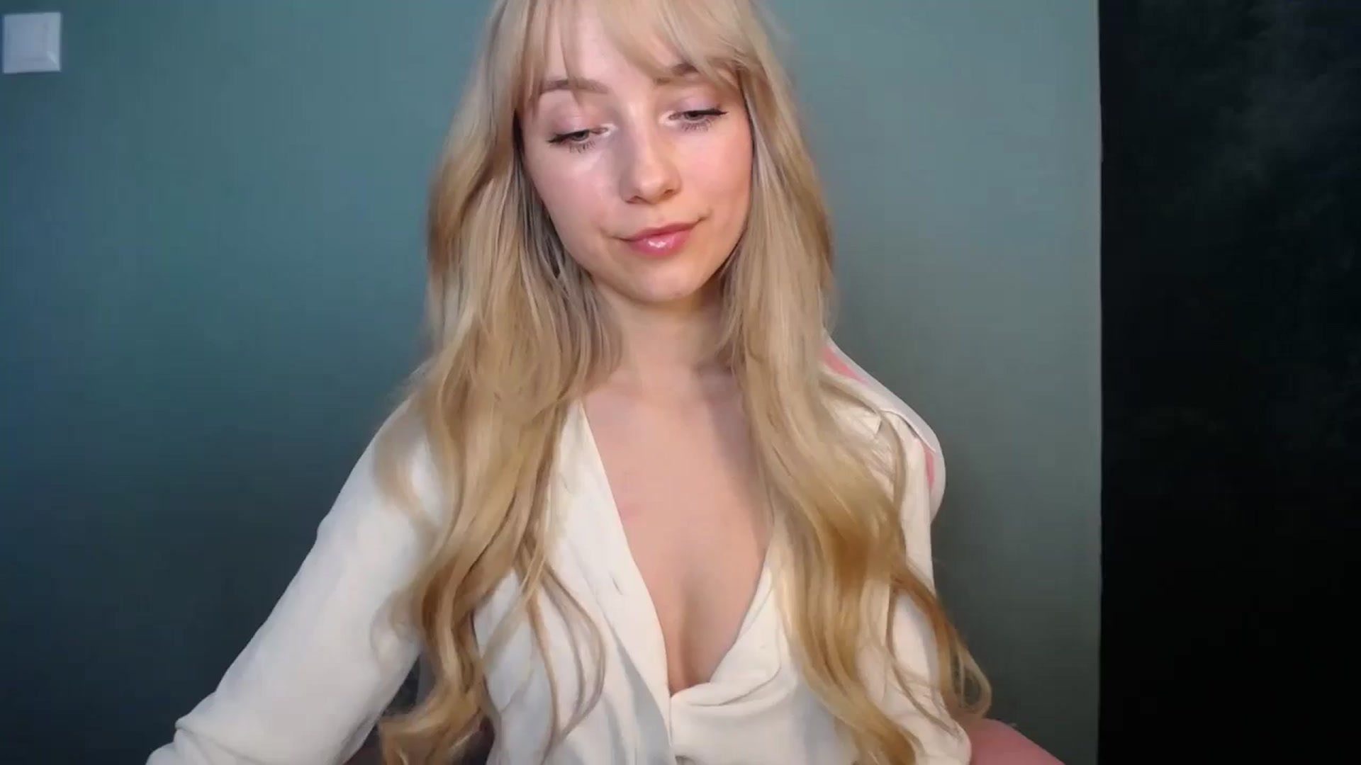 Gallery image thumbnail from LuciaAmazing's myfreecams stream on, 04/13/2026, 10:45 image 17 of 20