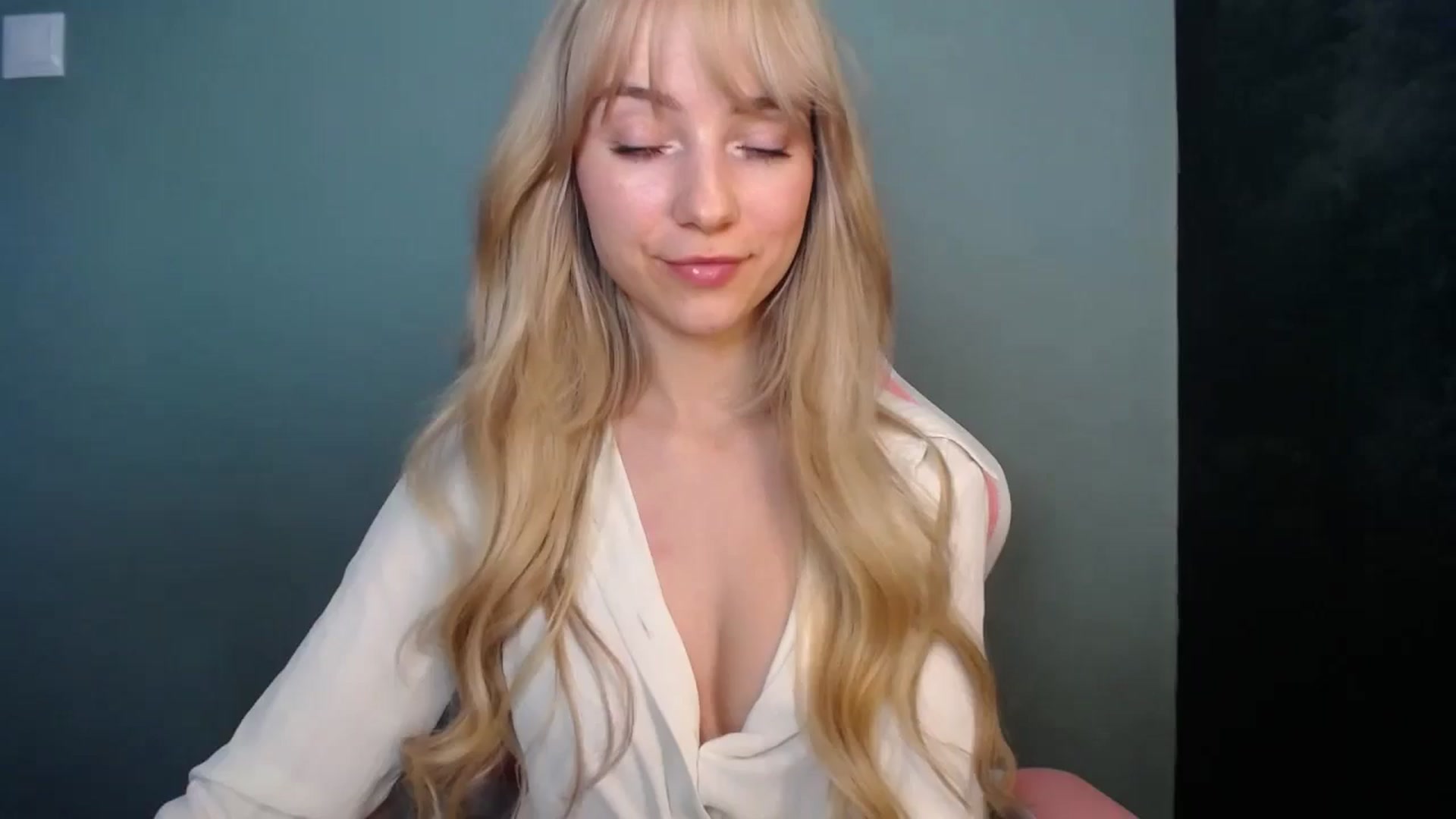 Gallery image thumbnail from LuciaAmazing's myfreecams stream on, 04/13/2026, 10:45 image 18 of 20