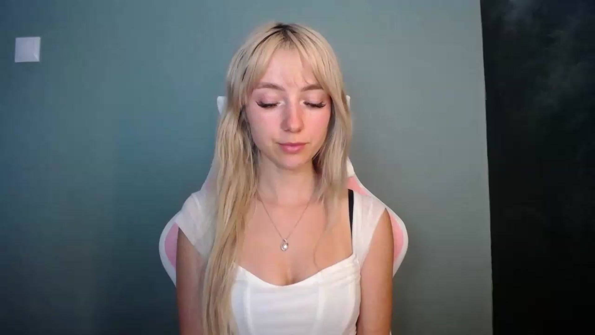 Gallery image thumbnail from LuciaAmazing's myfreecams stream on, 05/31/2026, 10:02 image 19 of 20
