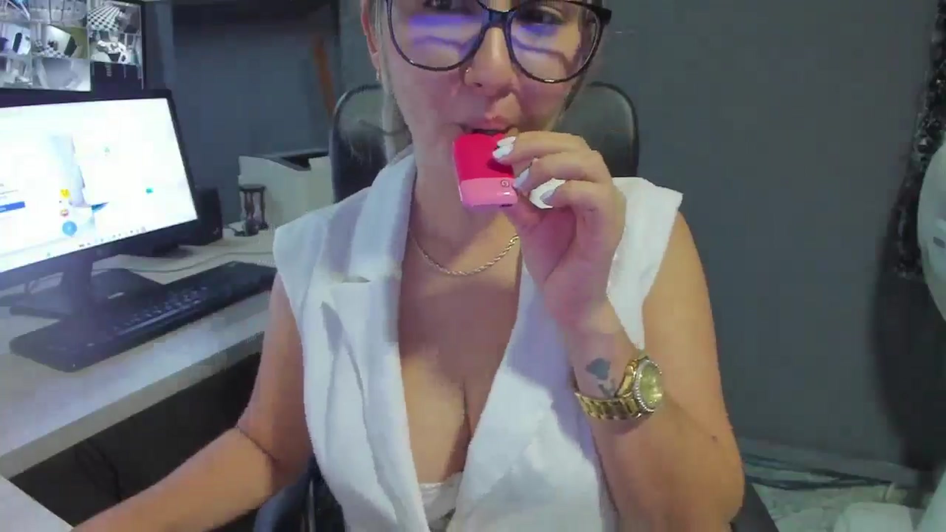 Gallery image thumbnail from Lucia_Collins's myfreecams stream on, 11/16/2025, 23:53 image 4 of 20