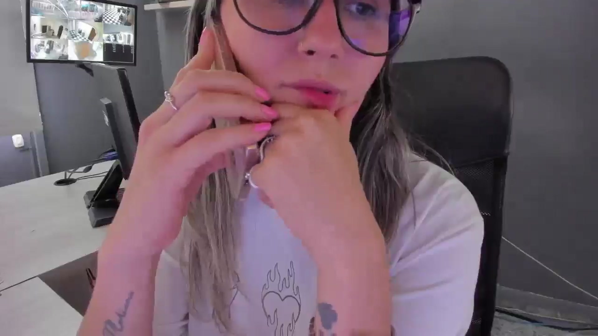 Gallery image thumbnail from Lucia_Collins's myfreecams stream on, 03/15/2026, 14:26 image 11 of 20