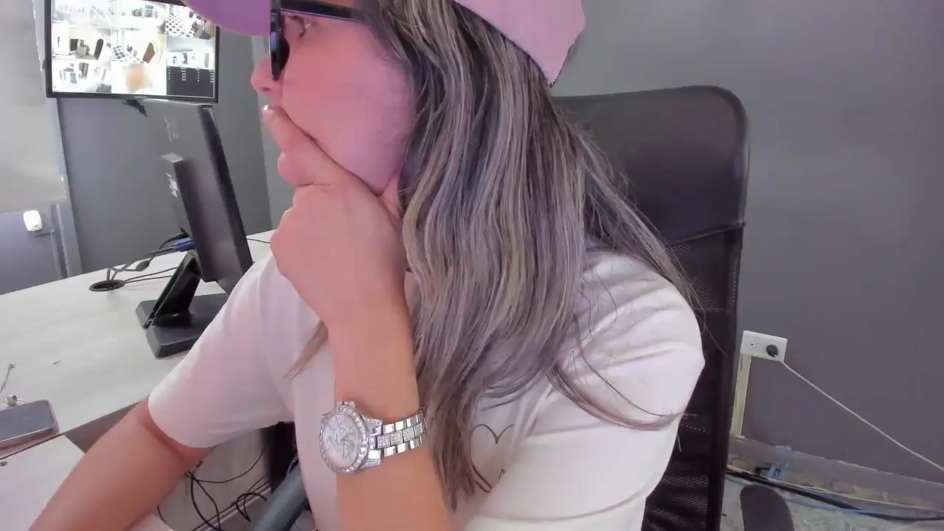 Gallery image thumbnail from Lucia_Collins's myfreecams stream on, 03/15/2026, 14:26 image 1 of 20