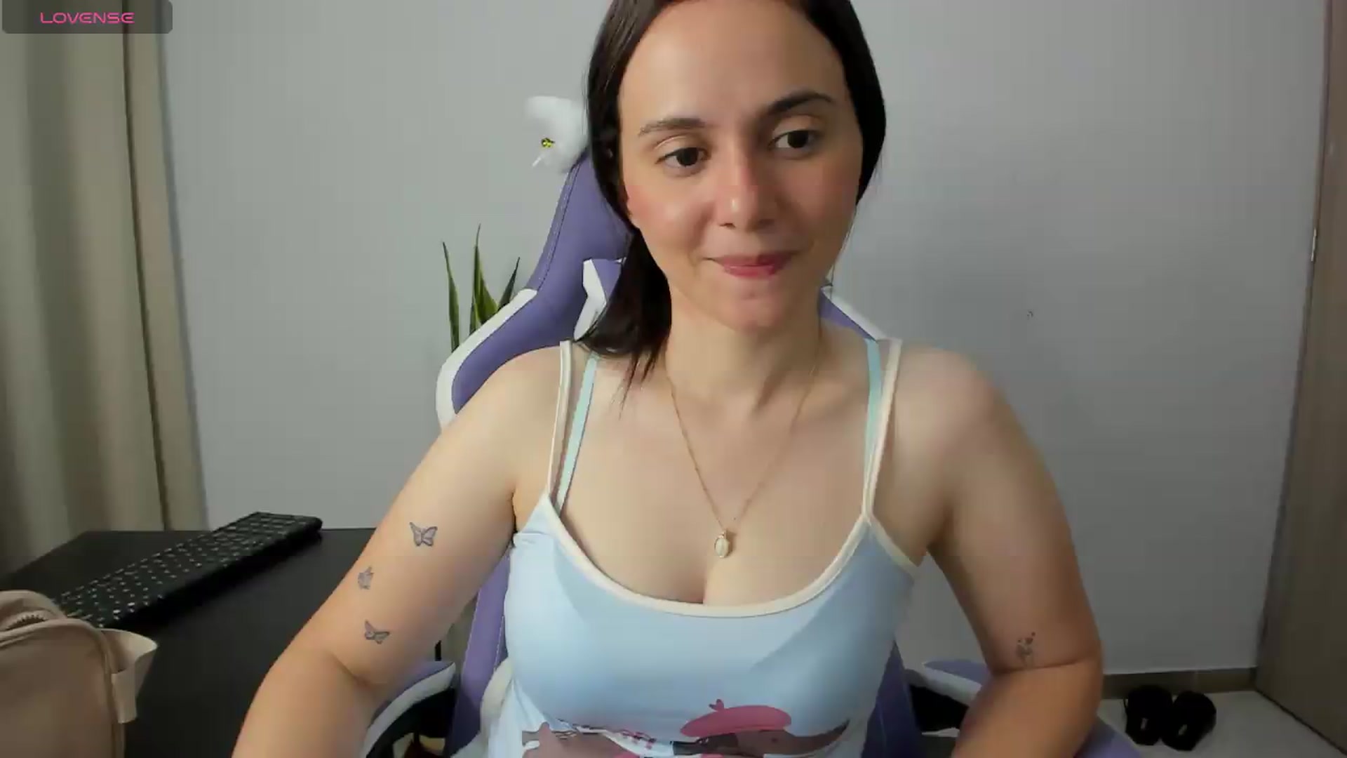 Gallery image thumbnail from Lucia_x's myfreecams stream on, 05/10/2026, 01:15 image 11 of 20