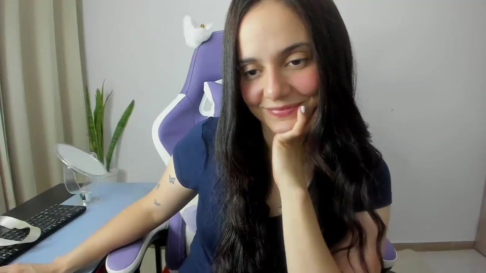 Gallery image thumbnail from Lucia_x's myfreecams stream on, 05/15/2026, 24:02 image 7 of 20