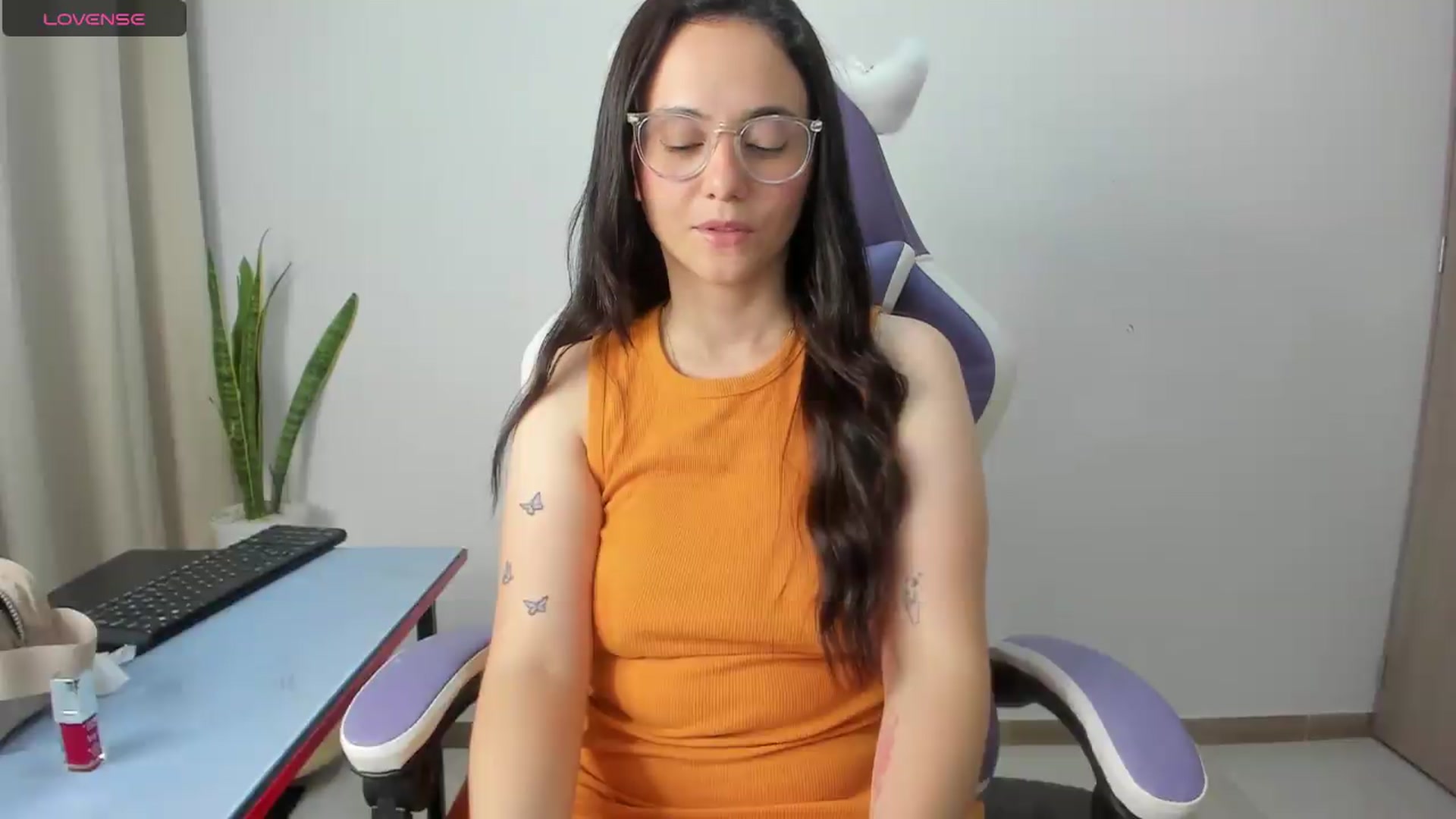 Gallery image thumbnail from Lucia_x's myfreecams stream on, 05/15/2026, 23:15 image 18 of 20