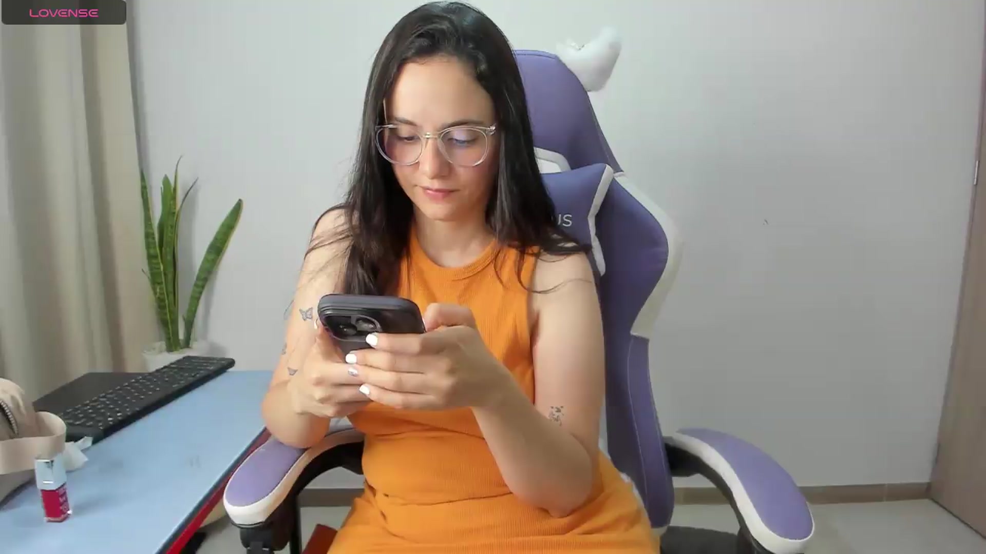Gallery image thumbnail from Lucia_x's myfreecams stream on, 05/15/2026, 23:15 image 17 of 20