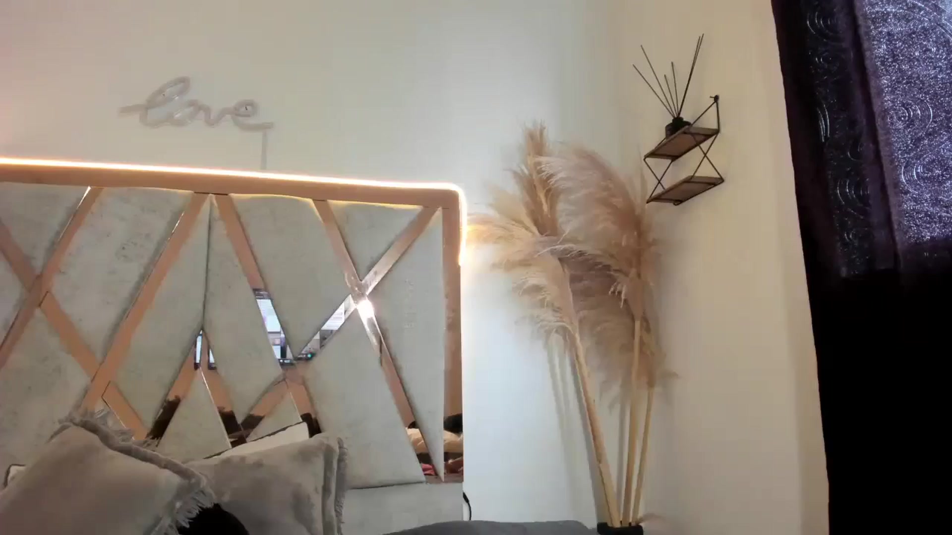 Gallery image thumbnail from Luciana_grant's myfreecams stream on, 02/18/2025, 18:13 image 7 of 20