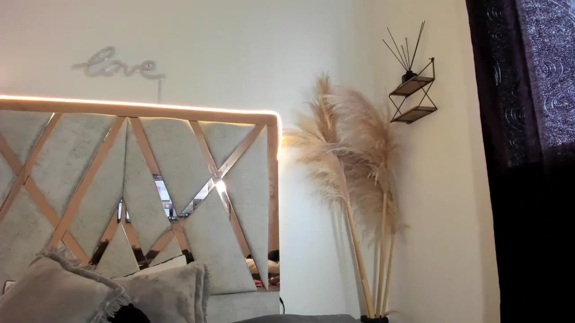 Gallery image thumbnail from Luciana_grant's myfreecams stream on, 02/18/2025, 18:13 image 11 of 20