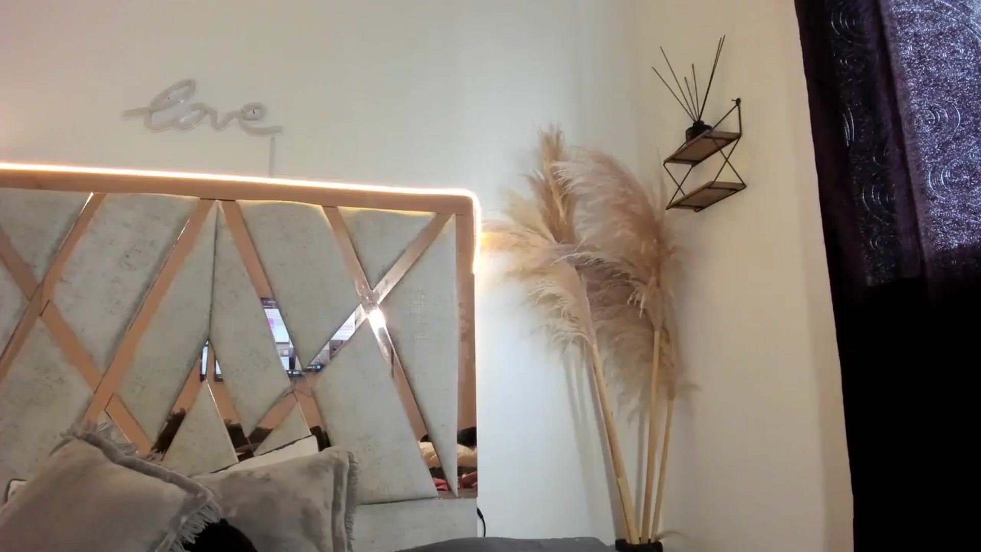 Gallery image thumbnail from Luciana_grant's myfreecams stream on, 02/18/2025, 18:13 image 9 of 20