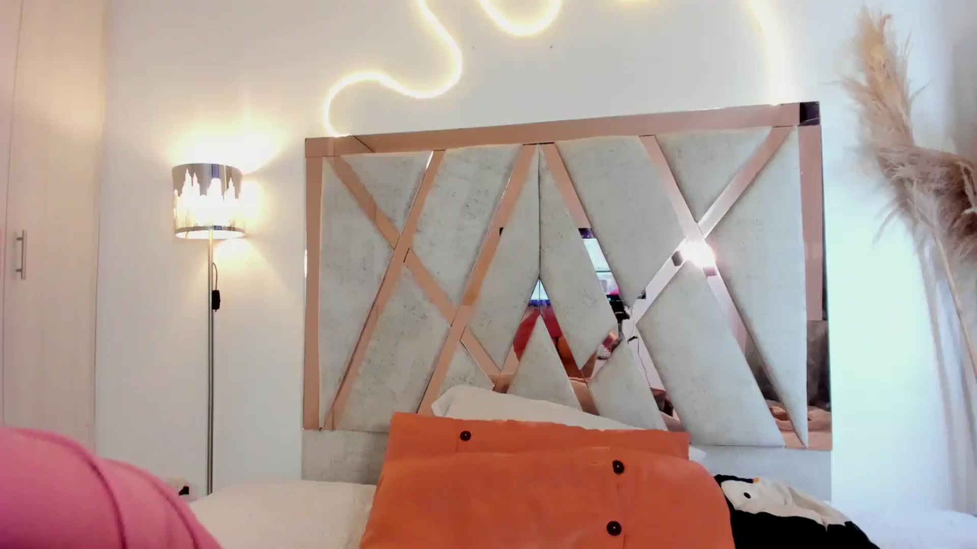 Gallery image thumbnail from Luciana_grant's myfreecams stream on, 03/15/2025, 17:29 image 6 of 20