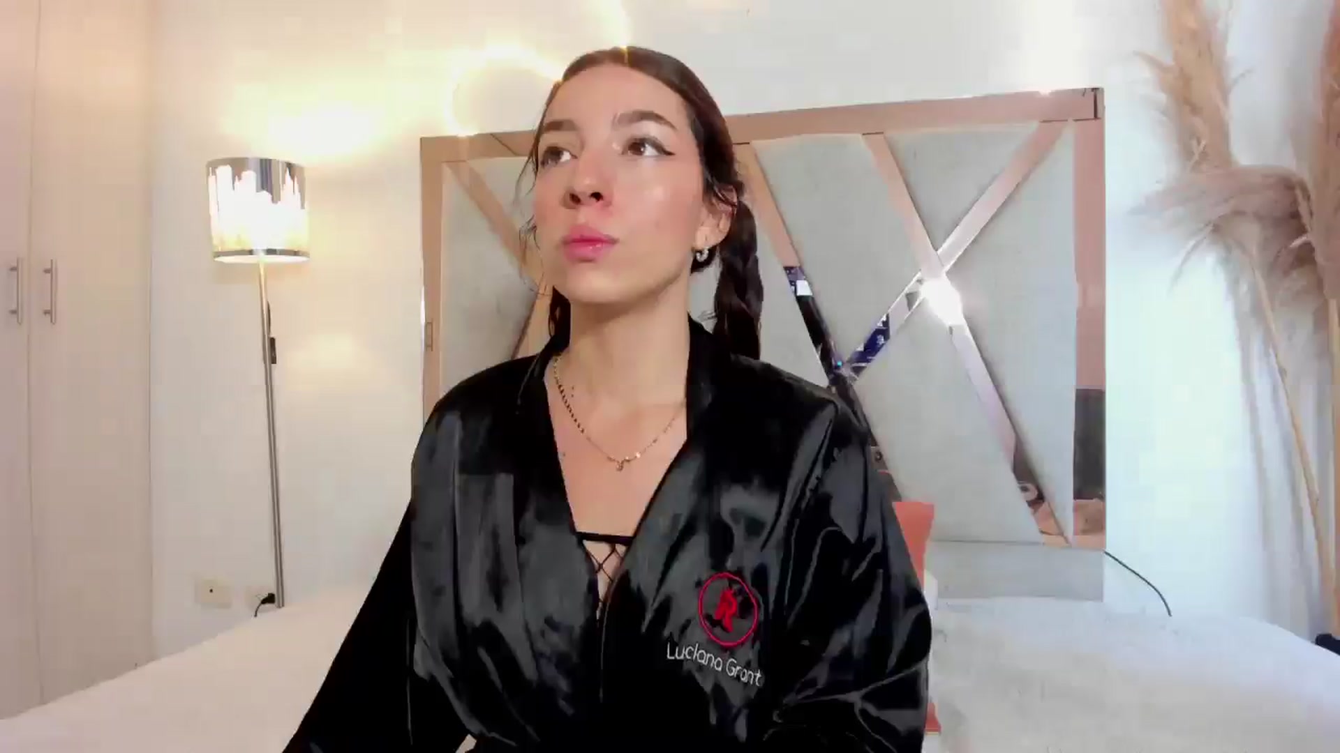 Gallery image thumbnail from Luciana_grant's myfreecams stream on, 03/19/2025, 17:15 image 10 of 20