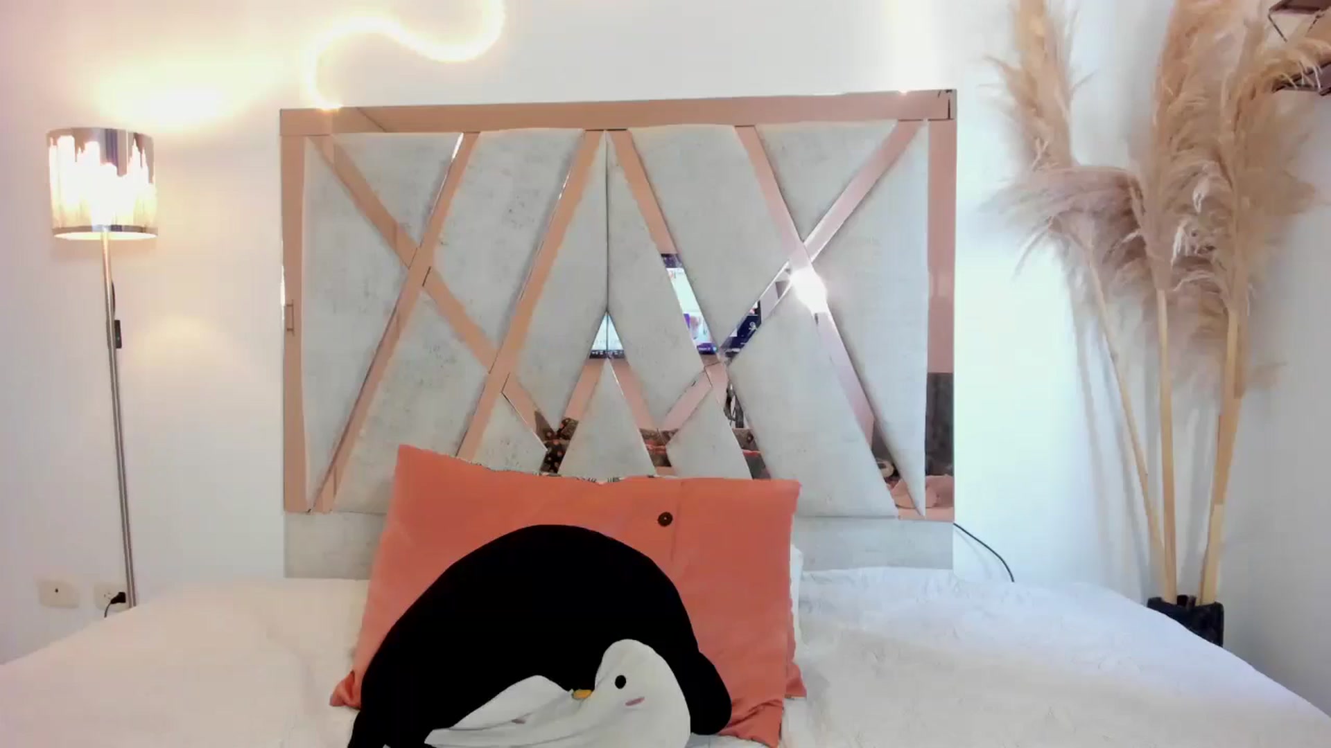 Gallery image thumbnail from Luciana_grant's myfreecams stream on, 03/19/2025, 17:15 image 9 of 20