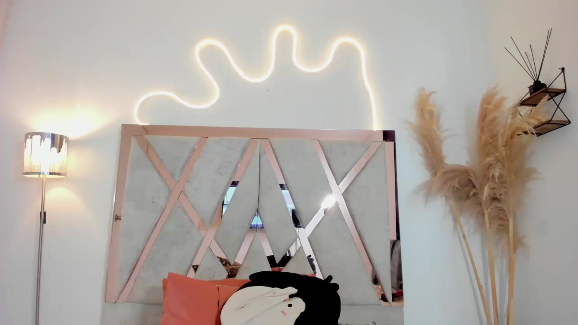 Gallery image thumbnail from Luciana_grant's myfreecams stream on, 04/09/2025, 18:44 image 15 of 20