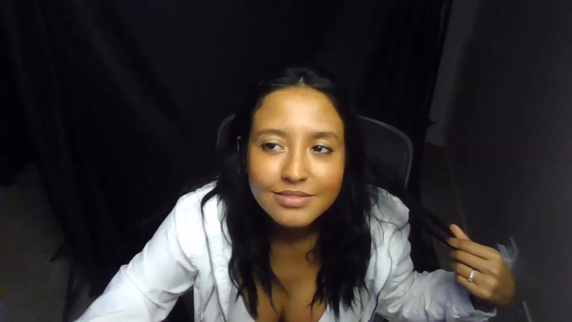Gallery image thumbnail from LuciannaLayne's myfreecams stream on, 02/24/2023, 08:43 image 10 of 20