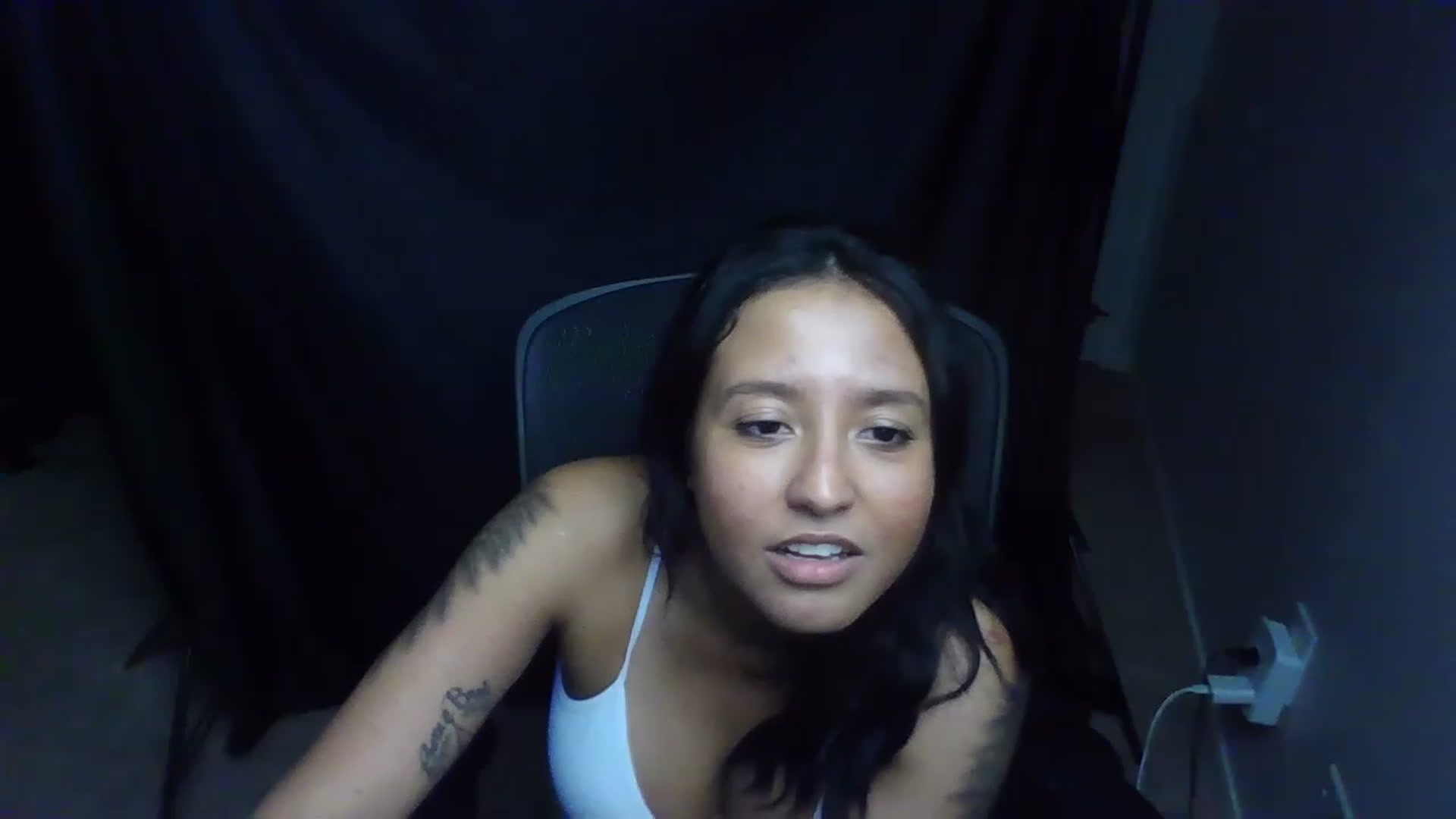 Gallery image thumbnail from LuciannaLayne's myfreecams stream on, 02/24/2023, 08:43 image 15 of 20