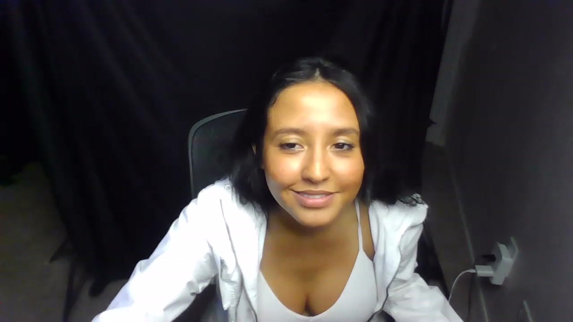 Gallery image thumbnail from LuciannaLayne's myfreecams stream on, 02/24/2023, 08:43 image 6 of 20