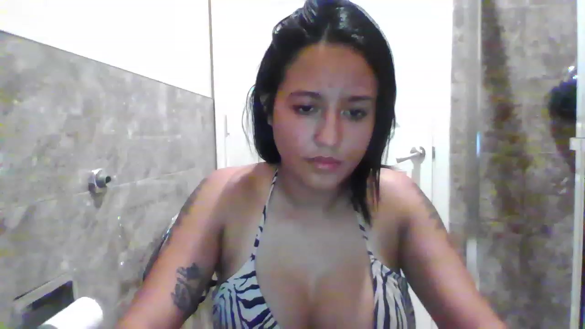 Gallery image thumbnail from LuciannaLayne's myfreecams stream on, 03/06/2023, 05:05 image 2 of 20