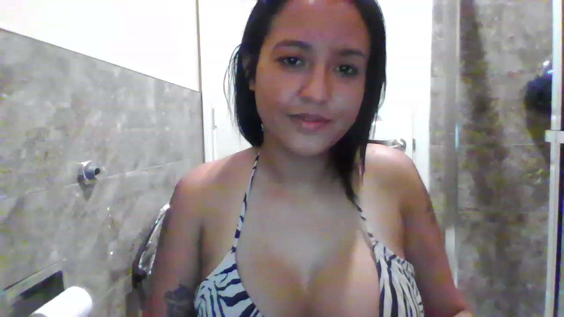 Gallery image thumbnail from LuciannaLayne's myfreecams stream on, 03/06/2023, 05:05 image 3 of 20