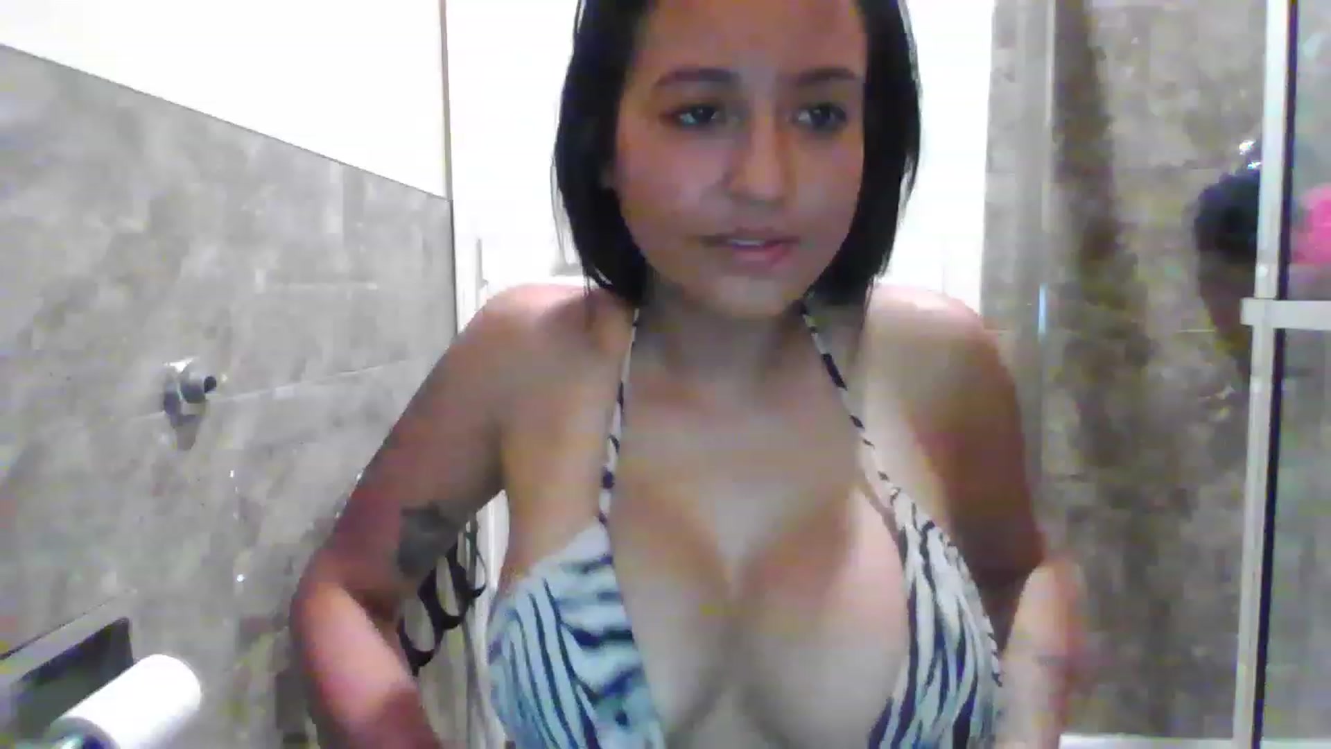 Gallery image thumbnail from LuciannaLayne's myfreecams stream on, 03/06/2023, 05:05 image 5 of 20