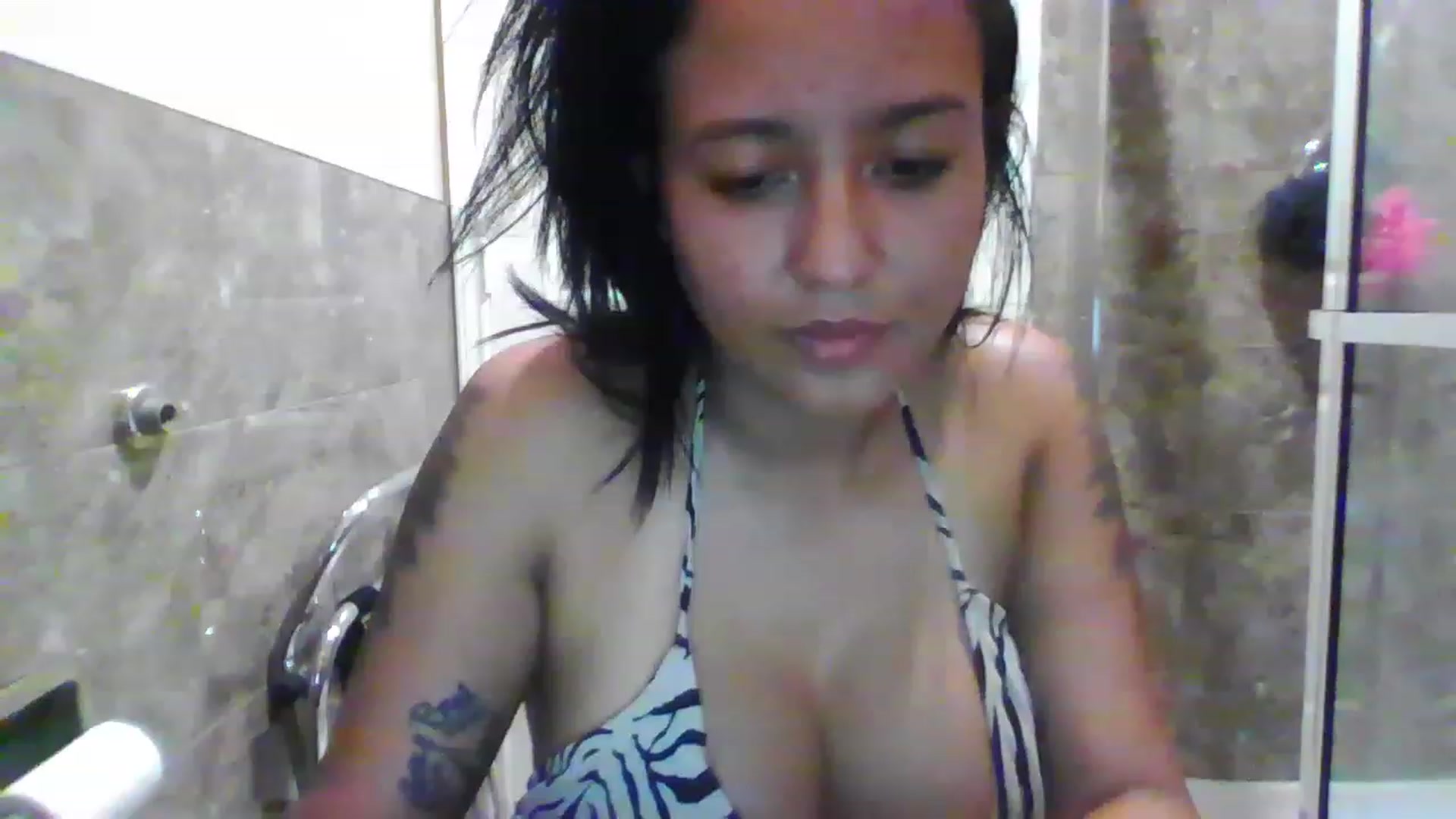 Gallery image thumbnail from LuciannaLayne's myfreecams stream on, 03/06/2023, 05:05 image 19 of 20