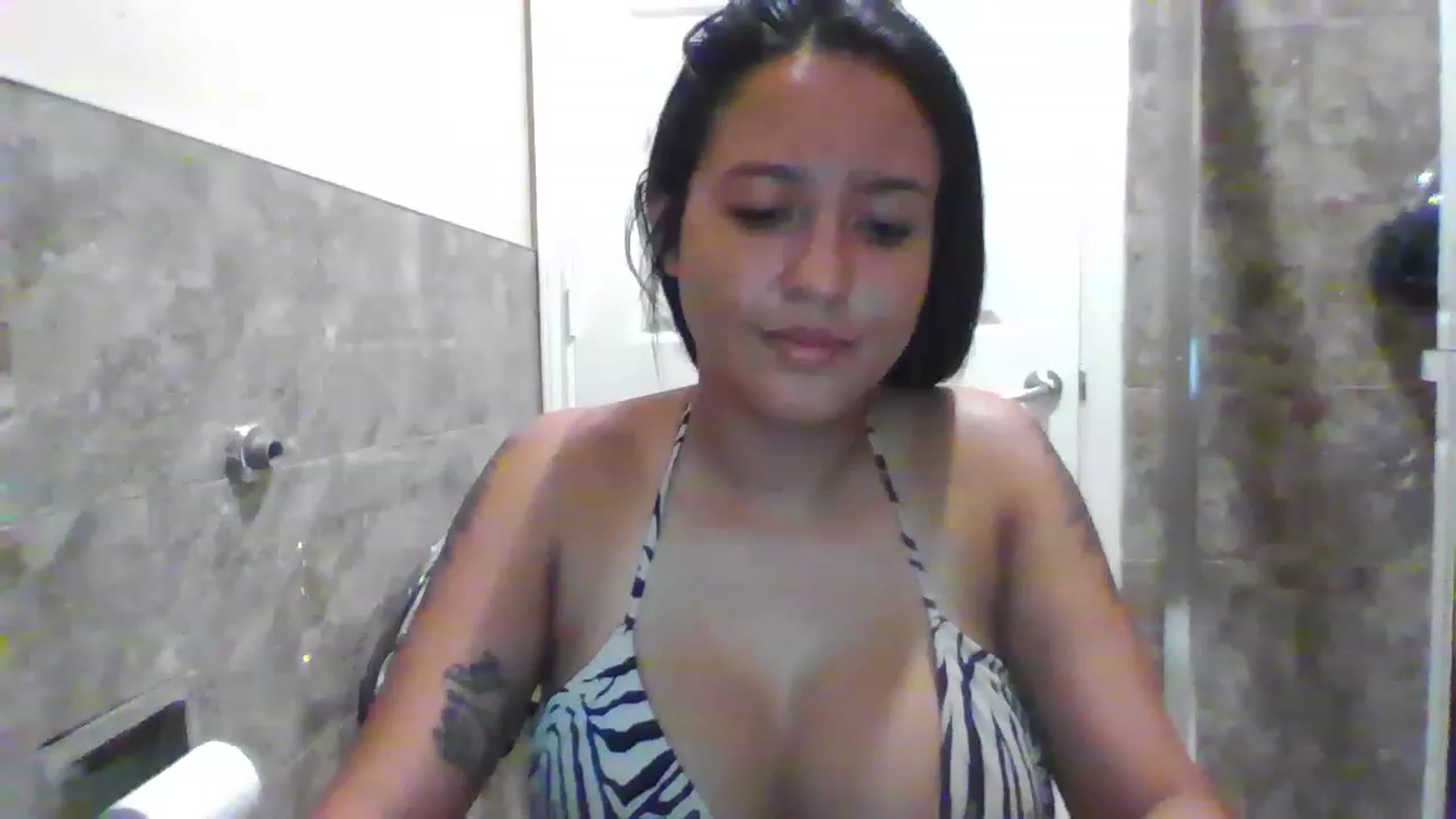 Gallery image thumbnail from LuciannaLayne's myfreecams stream on, 03/06/2023, 05:05 image 1 of 20