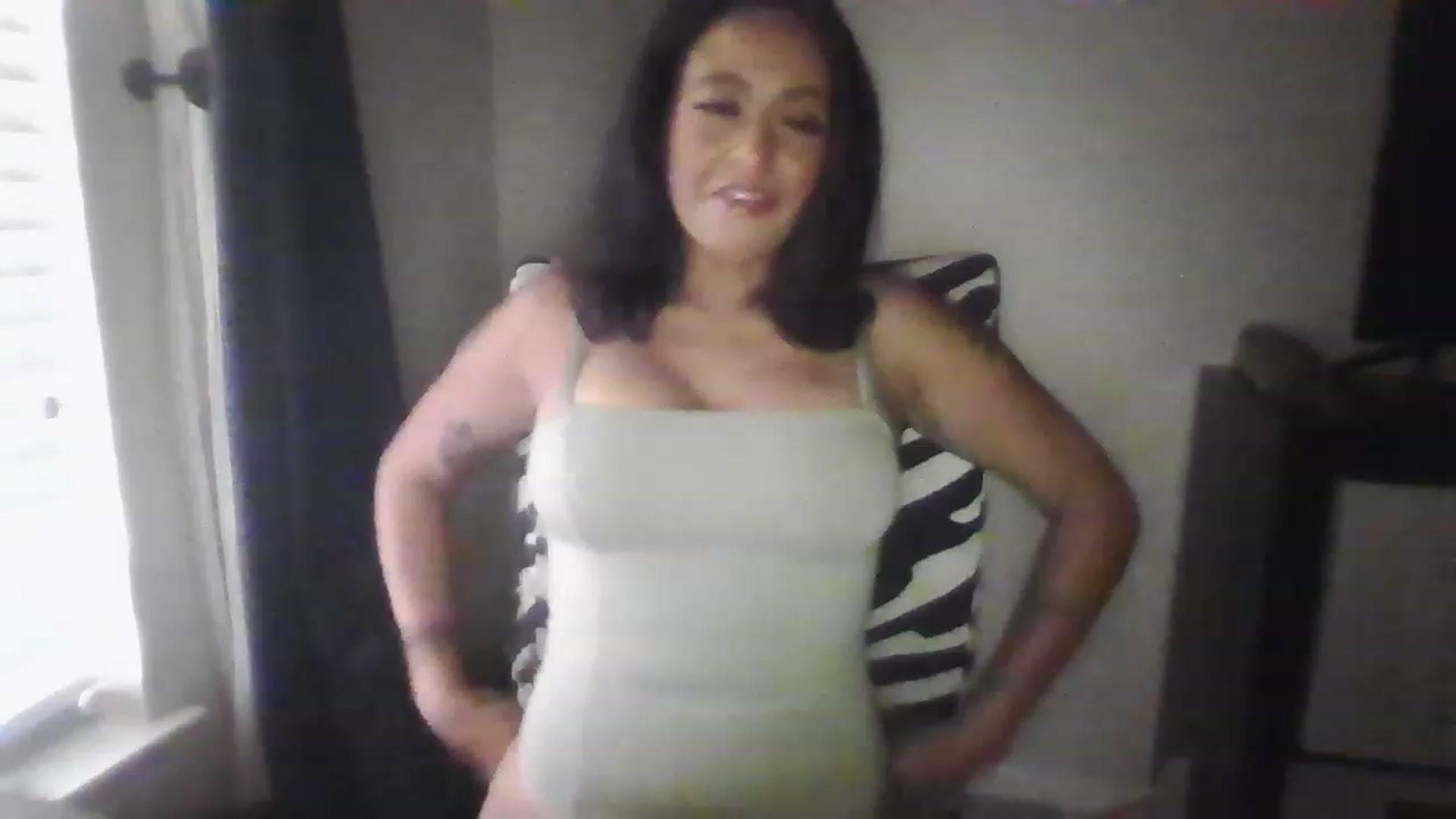 Gallery image thumbnail from LuciannaLayne's myfreecams stream on, 04/25/2023, 23:08 image 4 of 20