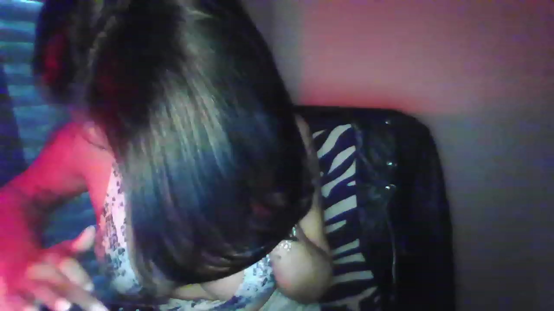 Gallery image thumbnail from LuciannaLayne's myfreecams stream on, 05/15/2023, 19:37 image 11 of 20