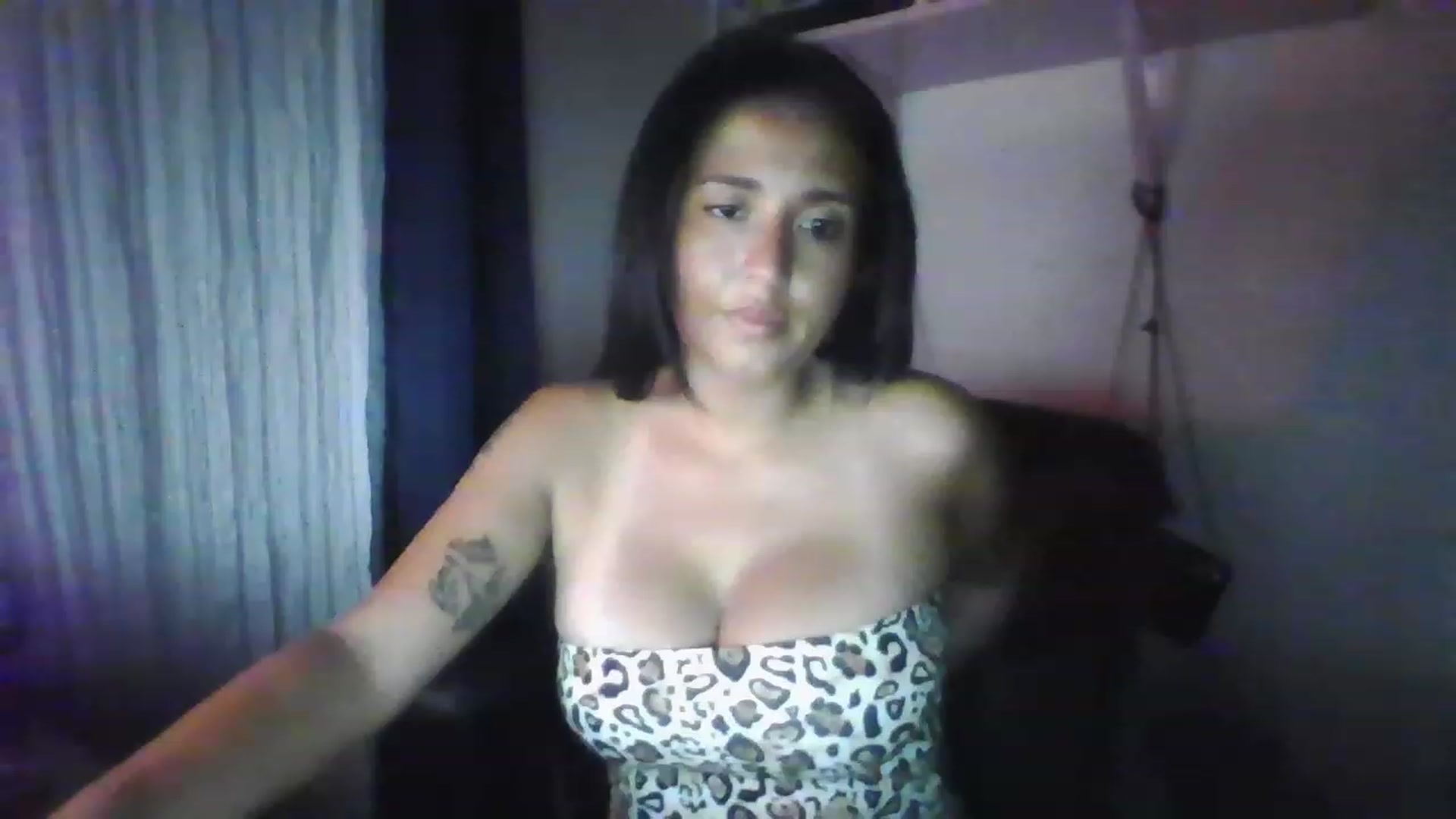 Gallery image thumbnail from LuciannaLayne's myfreecams stream on, 05/29/2023, 08:56 image 15 of 20