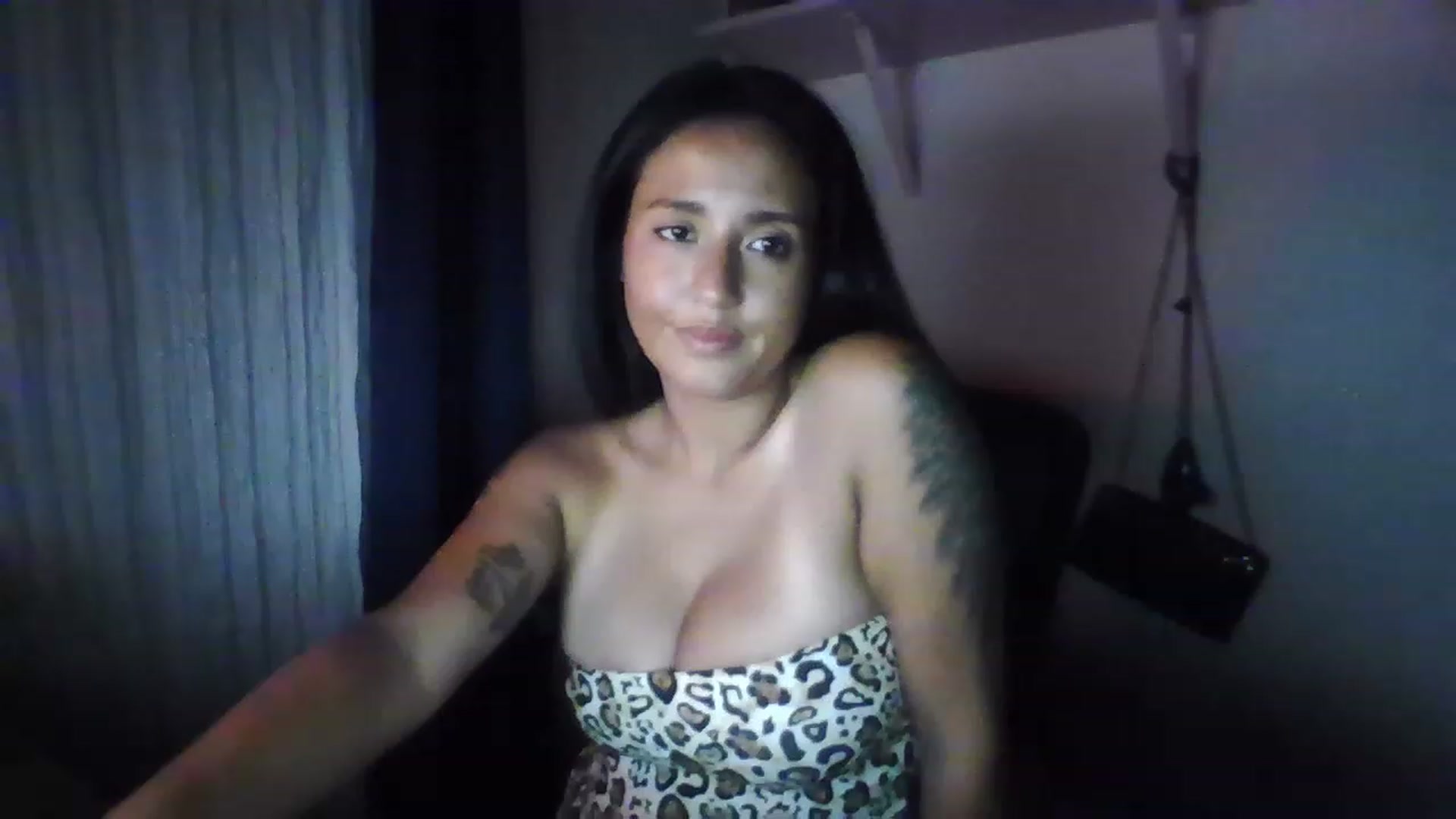 Gallery image thumbnail from LuciannaLayne's myfreecams stream on, 05/29/2023, 09:55 image 1 of 20