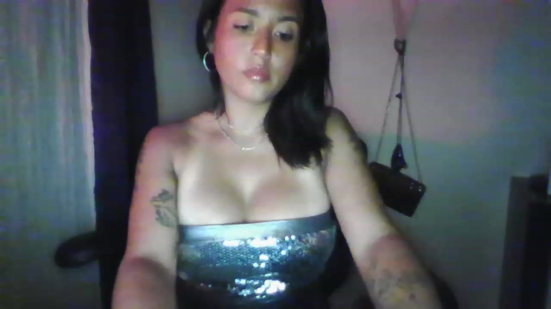 Gallery image thumbnail from LuciannaLayne's myfreecams stream on, 05/31/2023, 09:28 image 1 of 20