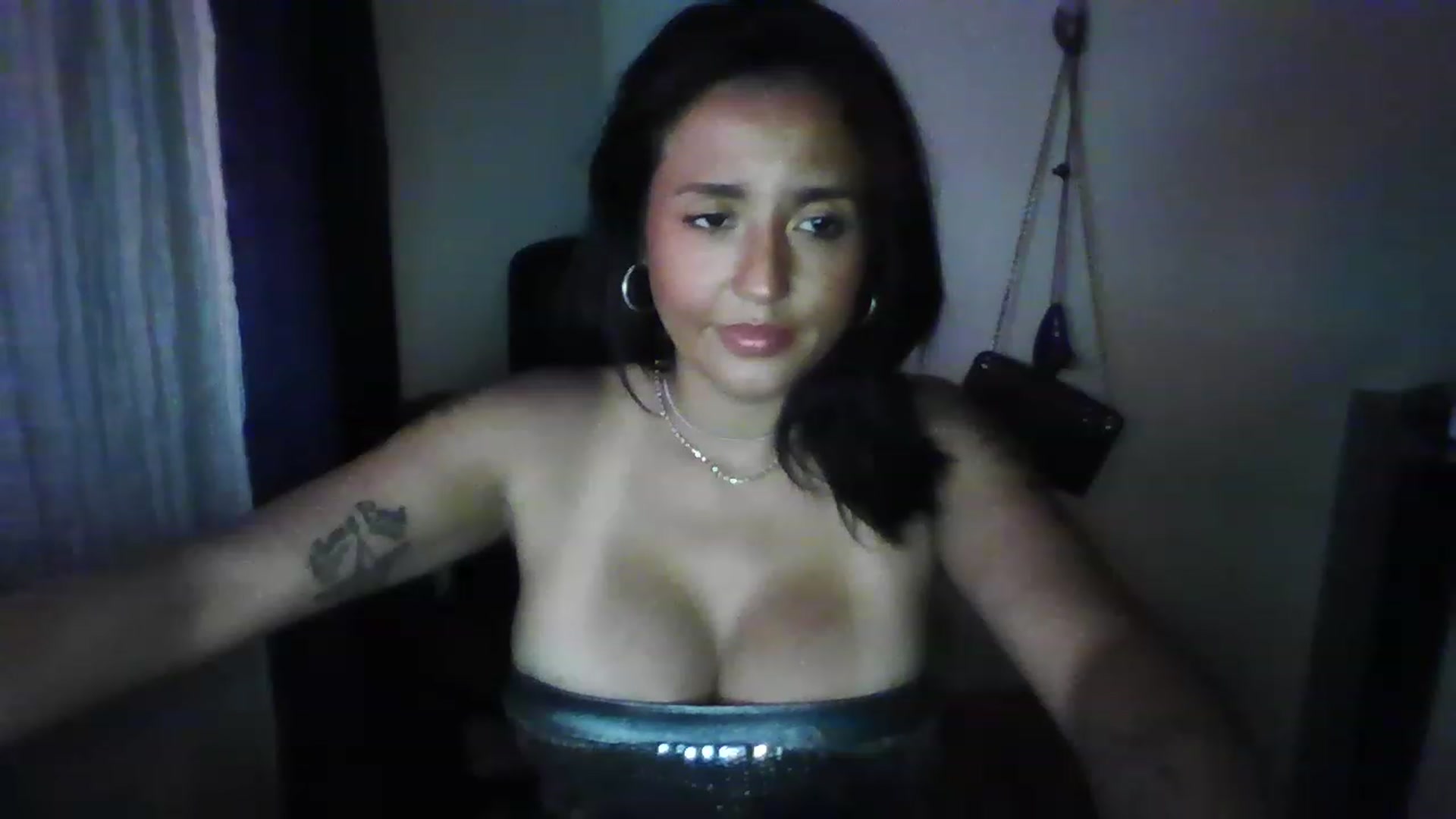 Gallery image thumbnail from LuciannaLayne's myfreecams stream on, 05/31/2023, 09:28 image 19 of 20