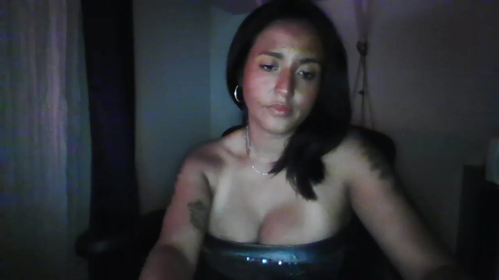 Gallery image thumbnail from LuciannaLayne's myfreecams stream on, 05/31/2023, 10:26 image 9 of 20