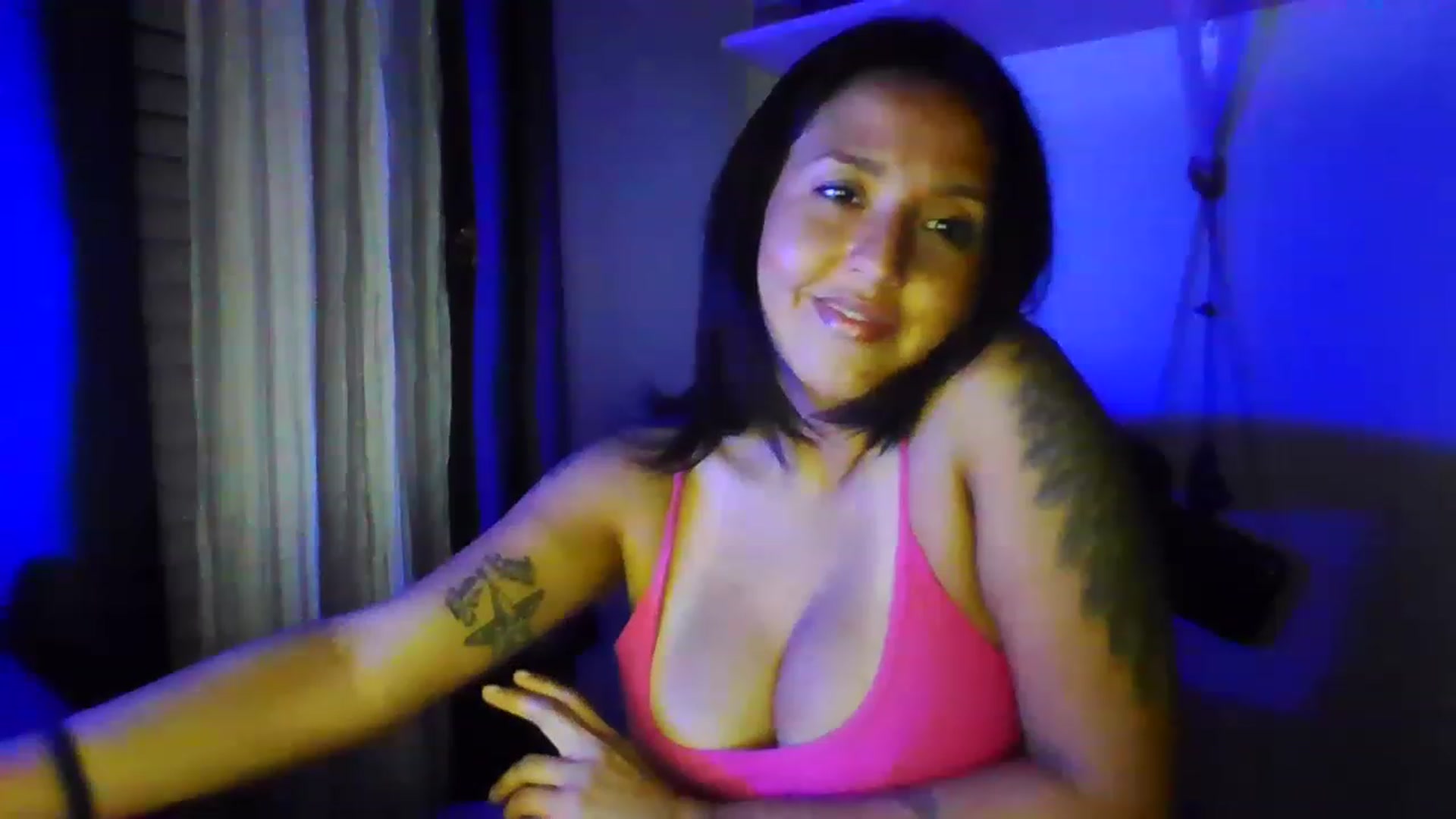 Gallery image thumbnail from LuciannaLayne's myfreecams stream on, 06/05/2023, 08:16 image 17 of 20