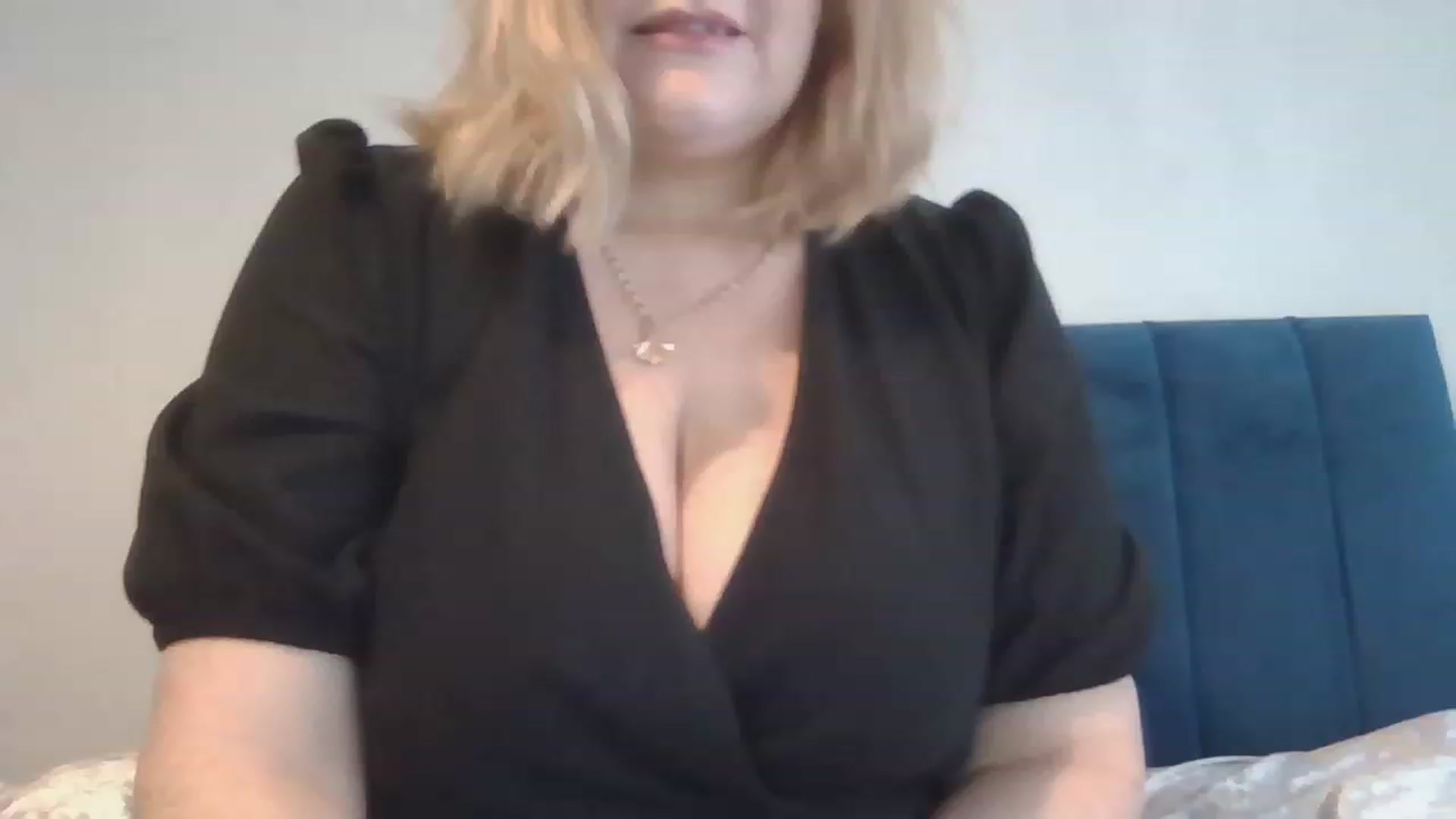 Gallery image thumbnail from LucieLowe's myfreecams stream on, 11/22/2022, 12:24 image 14 of 20