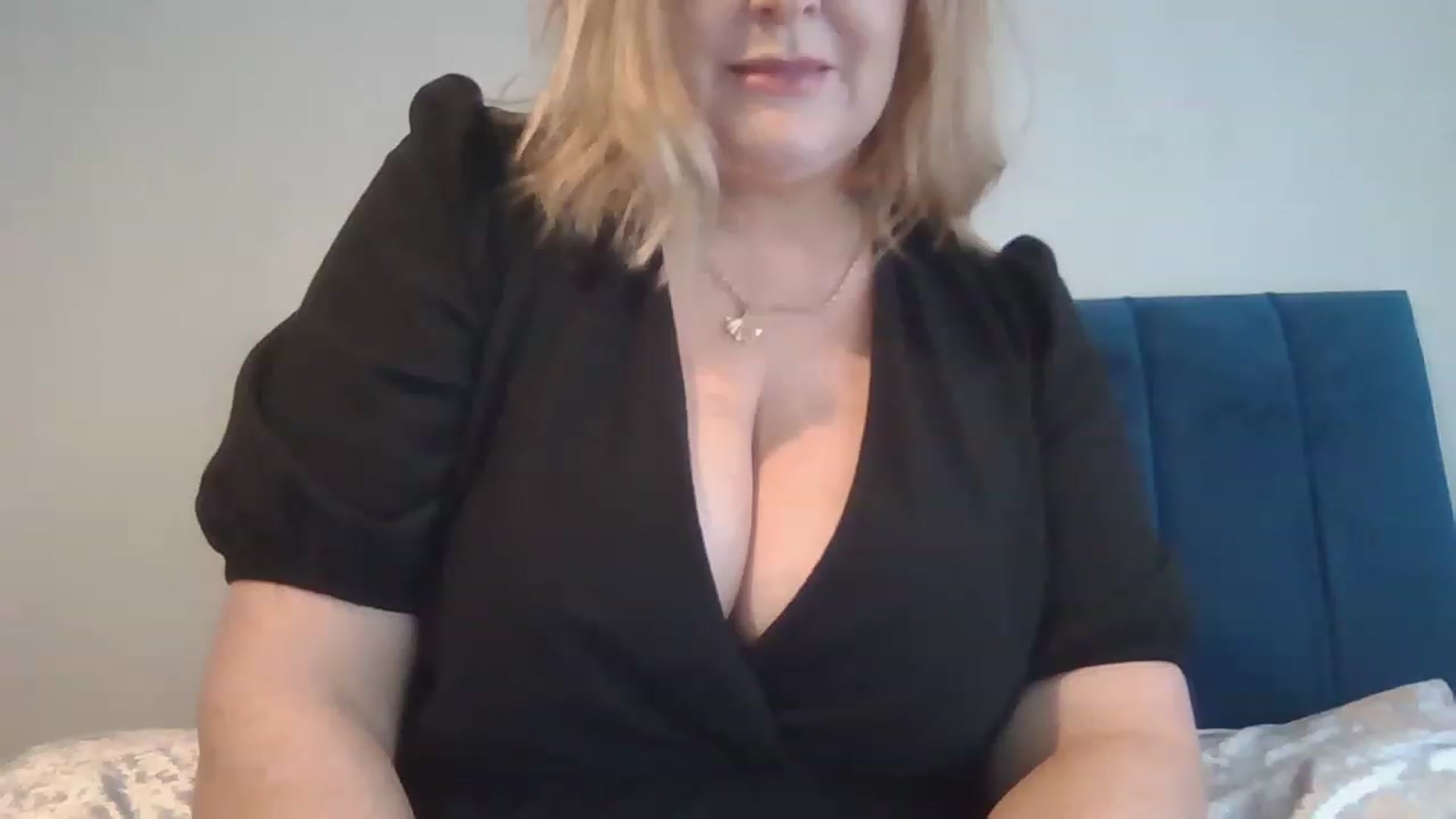 Gallery image thumbnail from LucieLowe's myfreecams stream on, 11/22/2022, 12:24 image 13 of 20