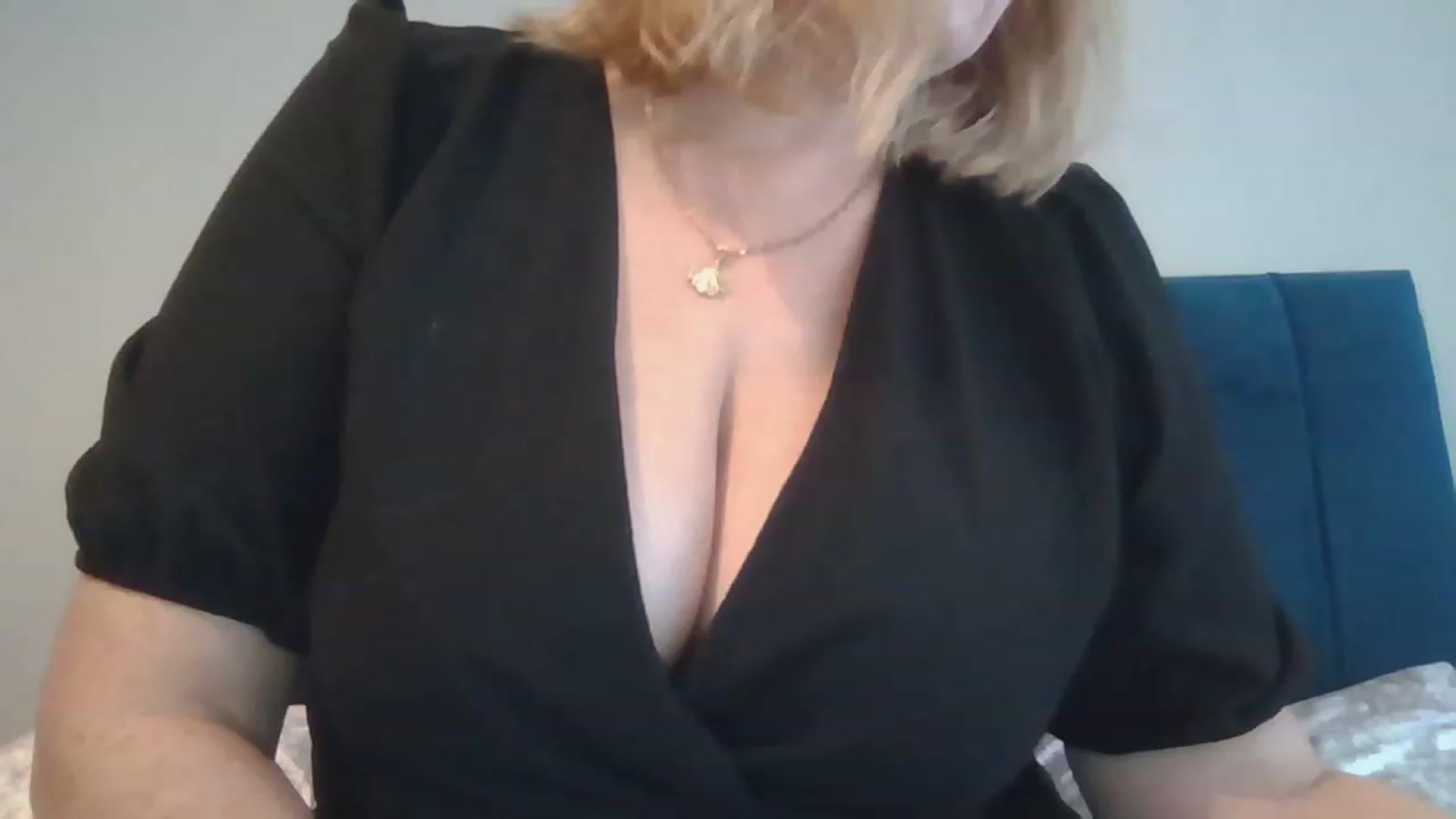 Gallery image thumbnail from LucieLowe's myfreecams stream on, 11/22/2022, 12:24 image 12 of 20