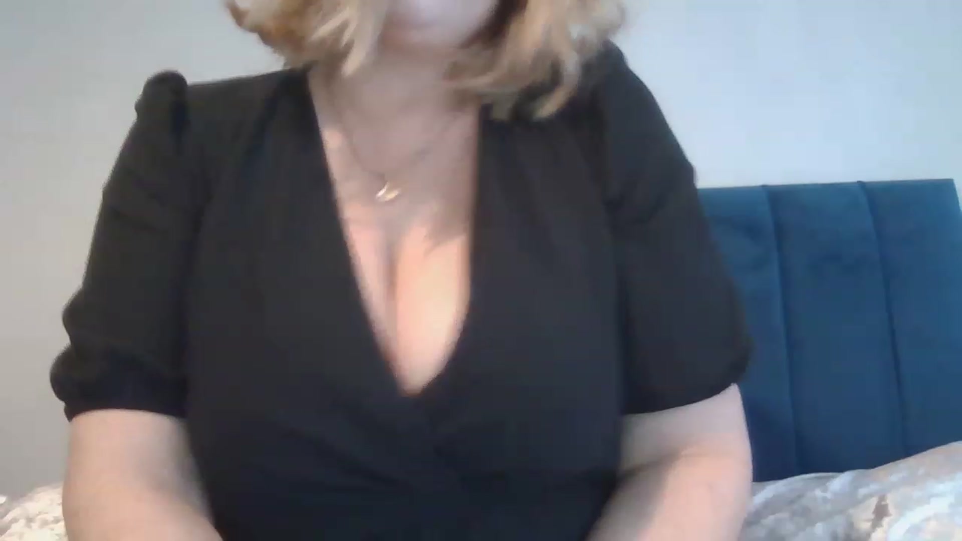 Gallery image thumbnail from LucieLowe's myfreecams stream on, 11/22/2022, 12:24 image 9 of 20