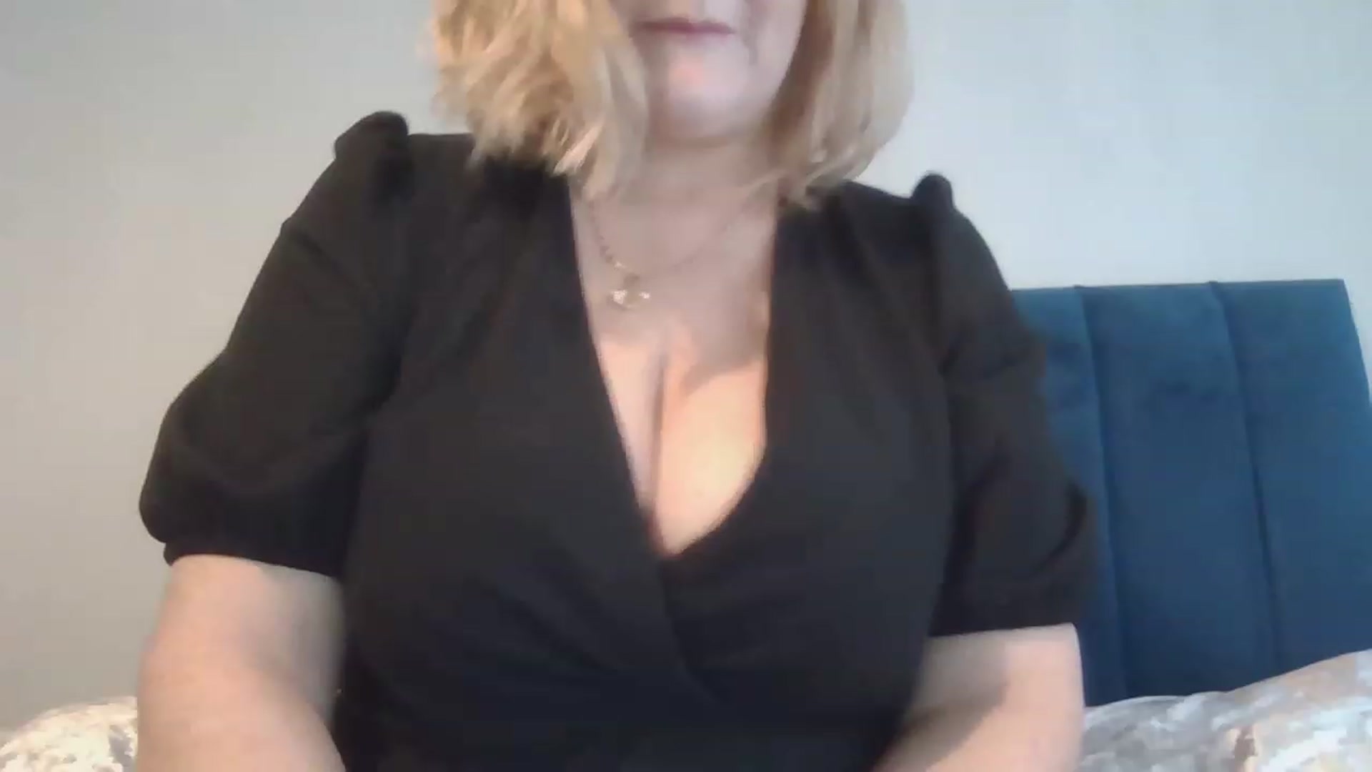 Gallery image thumbnail from LucieLowe's myfreecams stream on, 11/22/2022, 12:24 image 10 of 20