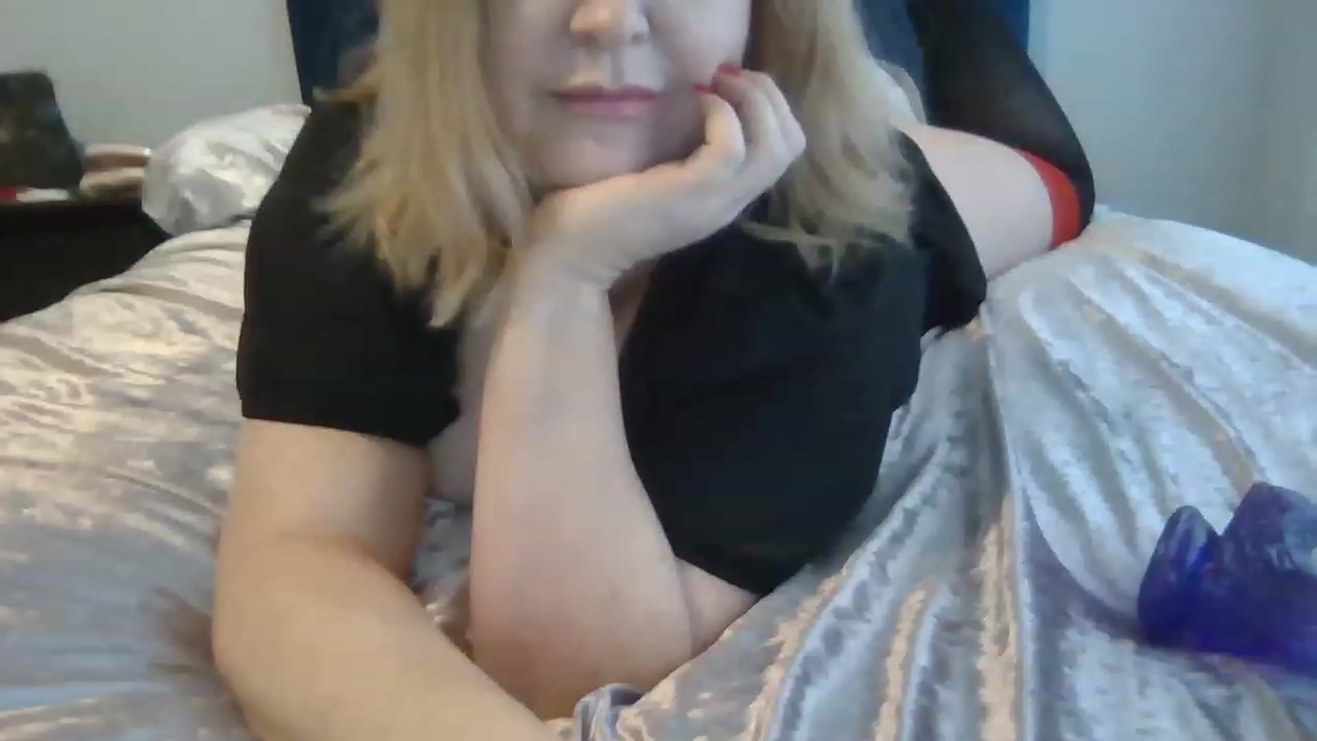 Gallery image thumbnail from LucieLowe's myfreecams stream on, 11/22/2022, 12:38 image 15 of 20